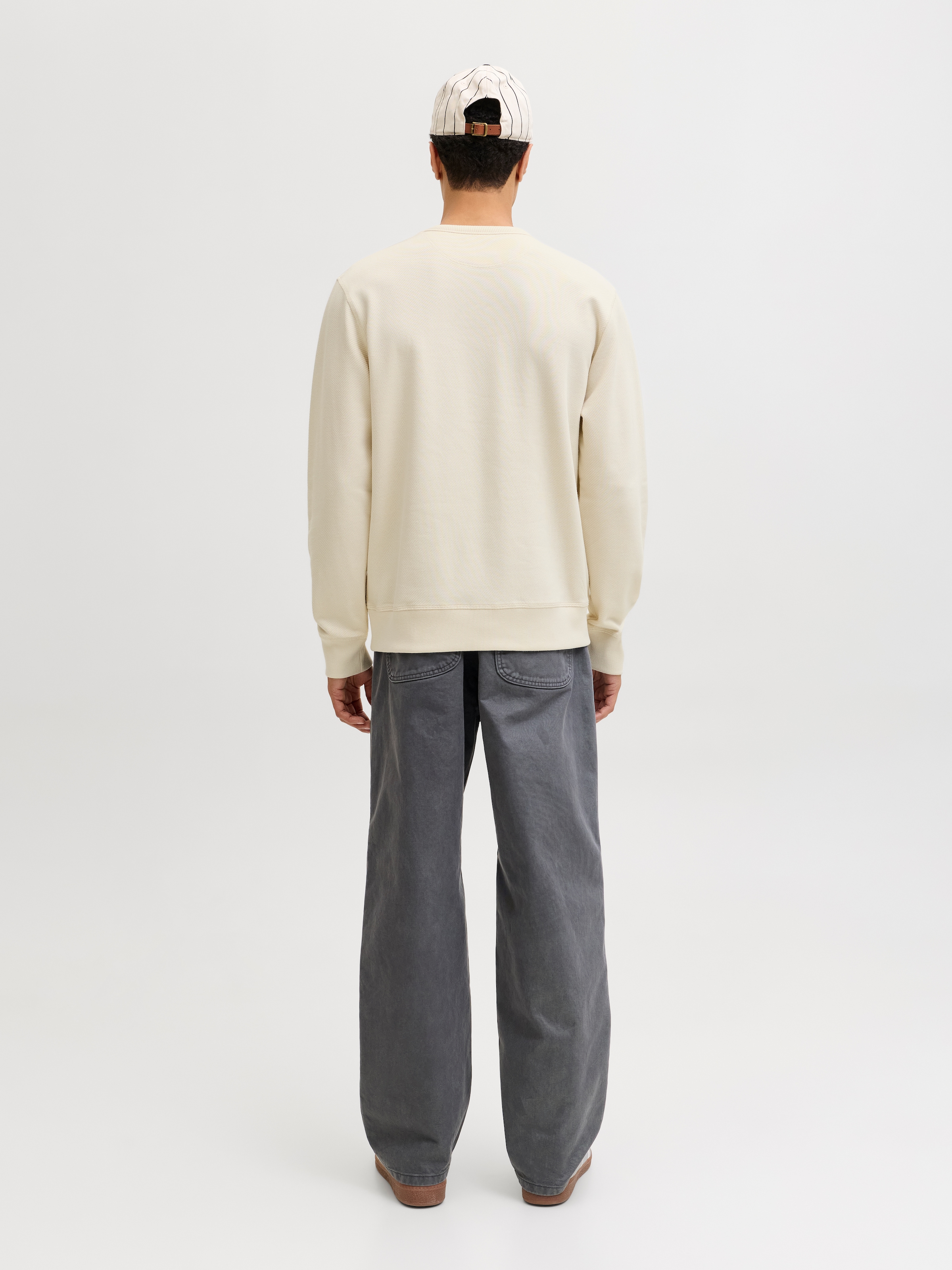 Jack & Jones Sweatshirt »JJEDOVER CLASSIC SWEAT CREW NECK SN«, mit Markenlabel
