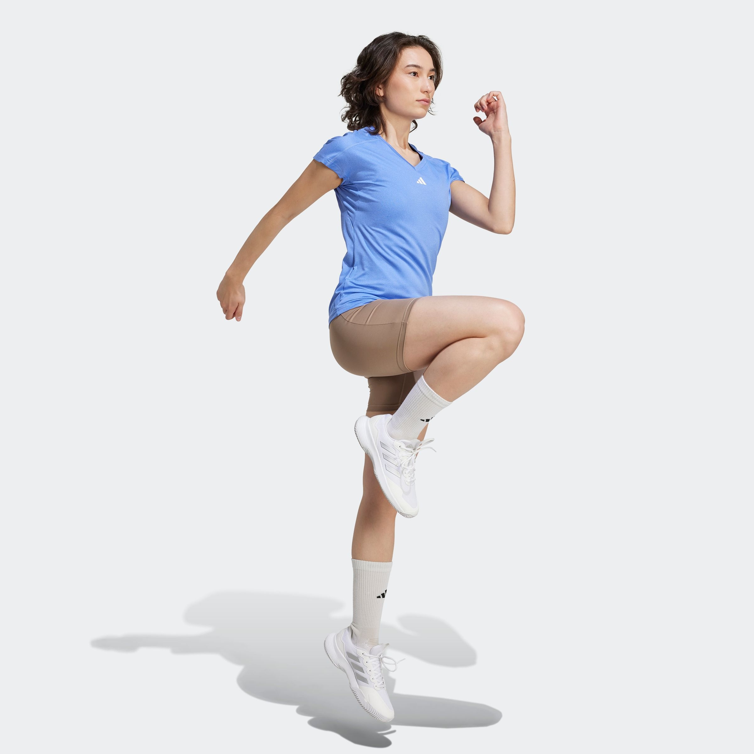 adidas Performance T-Shirt »TR-ES MIN T«, Trainingsshirt, feuchtigkeitsabsorbierend mit V Ausschnitt