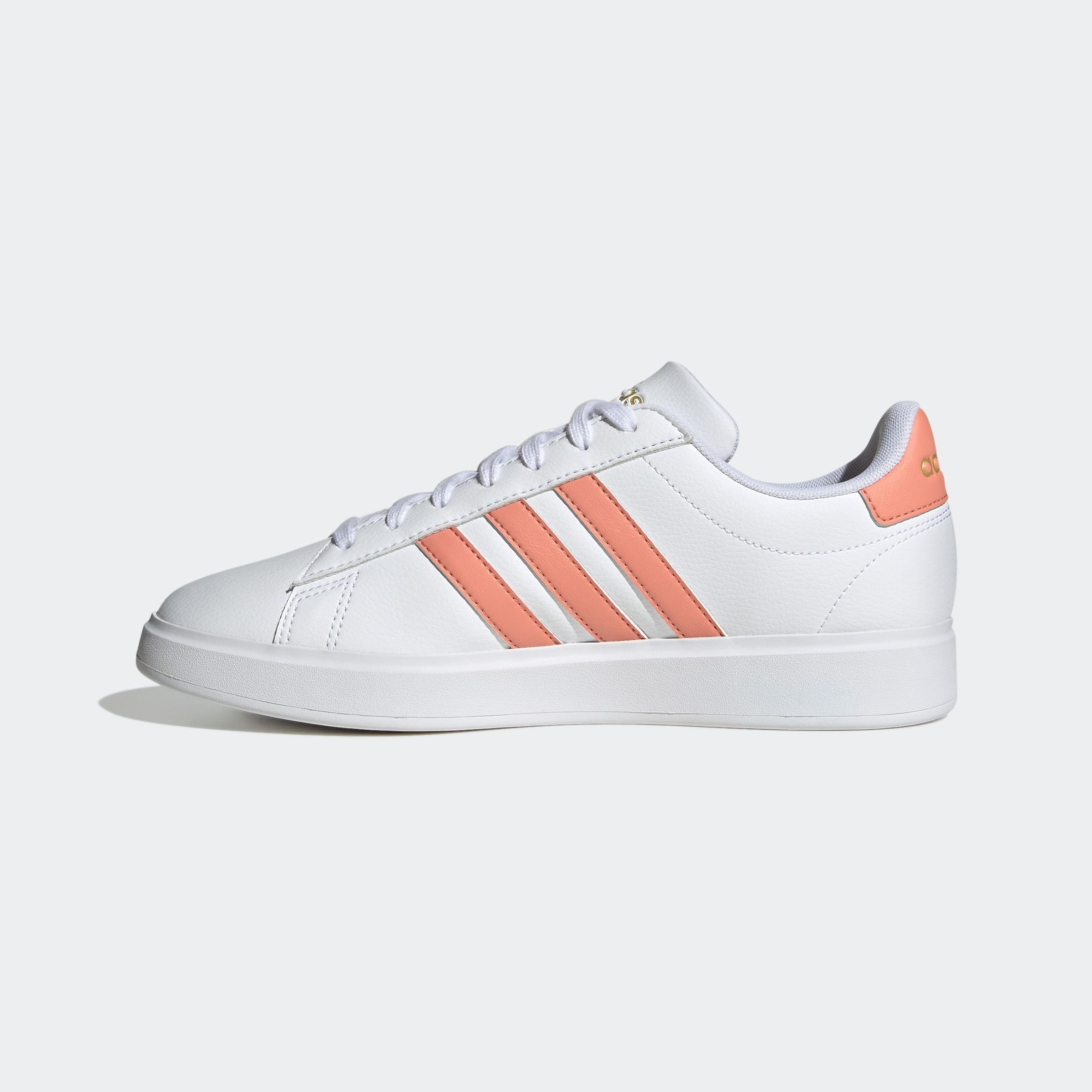adidas Sportswear Sneaker »GRAND COURT CLOUDFOAM LIFESTYLE COURT COMFORT«, Design auf den Spuren des adidas Superstar