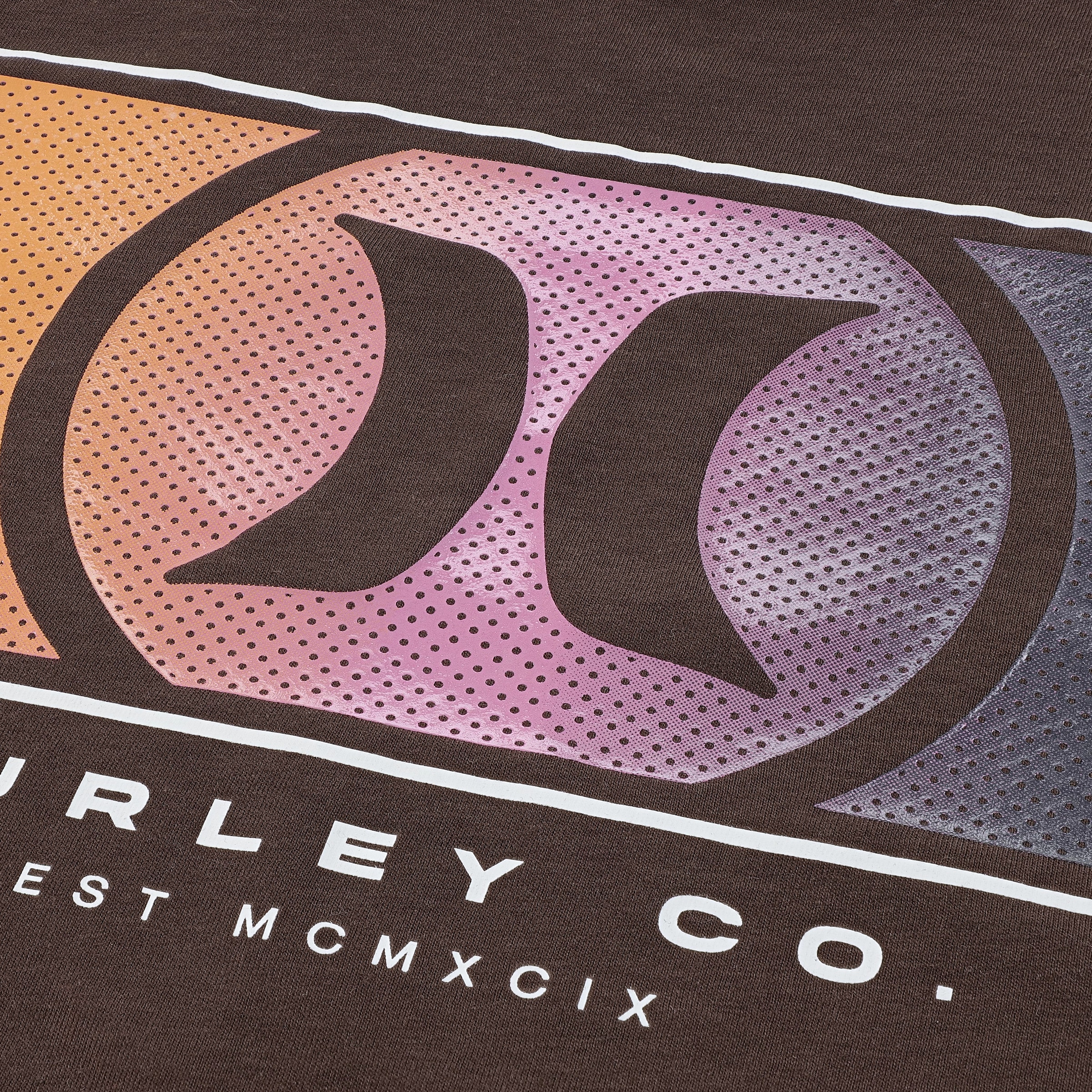Hurley T-Shirt »SUNFLUX SS TEE« mit Grafikprint auf der Brust, Kurzarmdesign, normale Passform