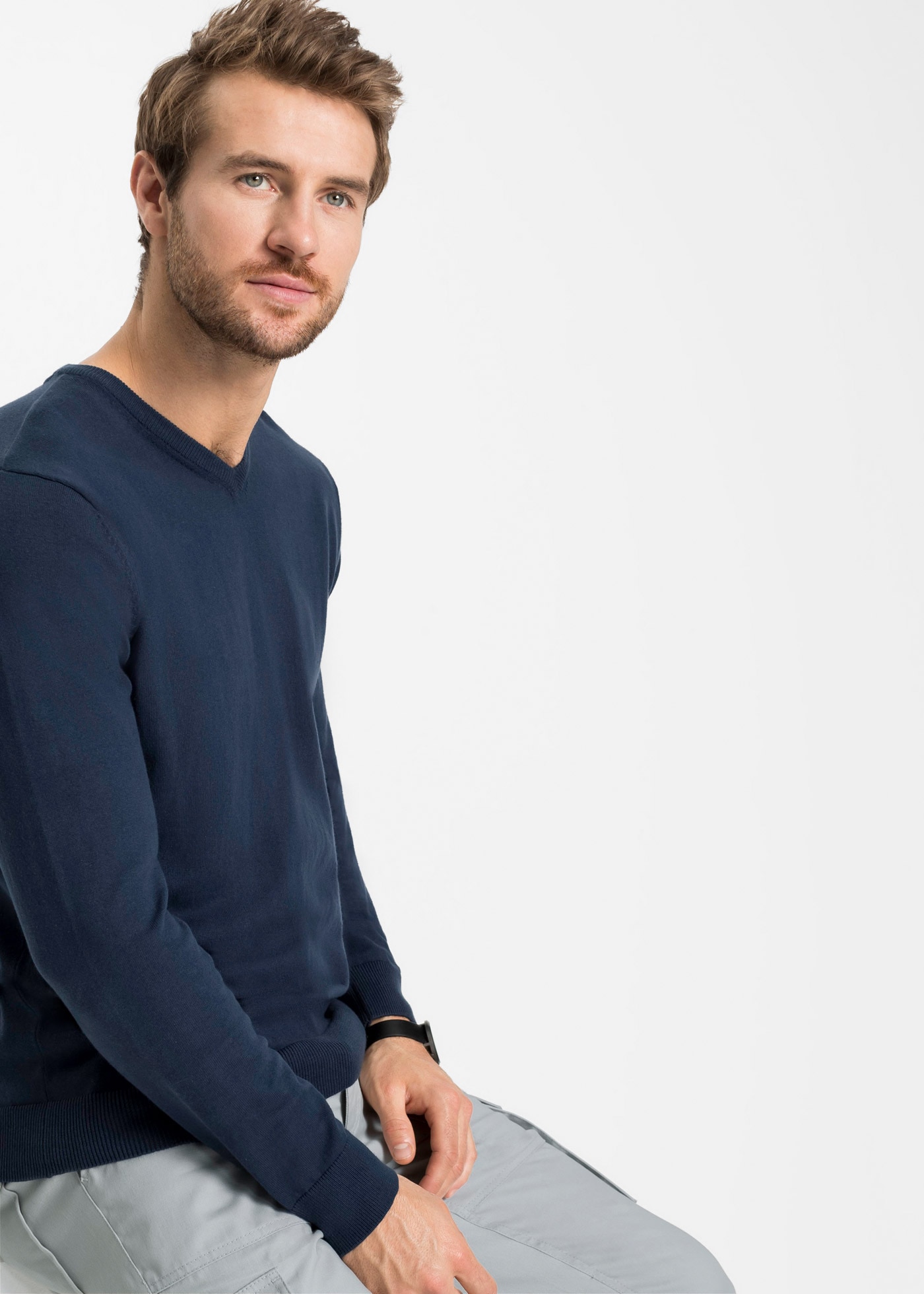 bonprix Strickpullover »Feinstrickpullover in Regular Fit« aus Feinstrickmaterial, mit V-Ausschnitt, Regular Fit