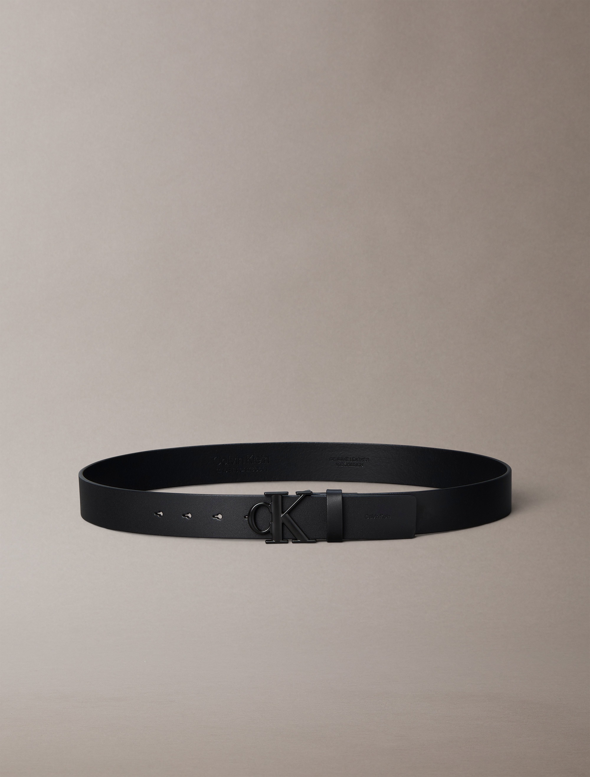 Calvin Klein Ledergürtel »CK BUCKLE SMOOTH 35MM« Größenverstellbar mit Metallschließe