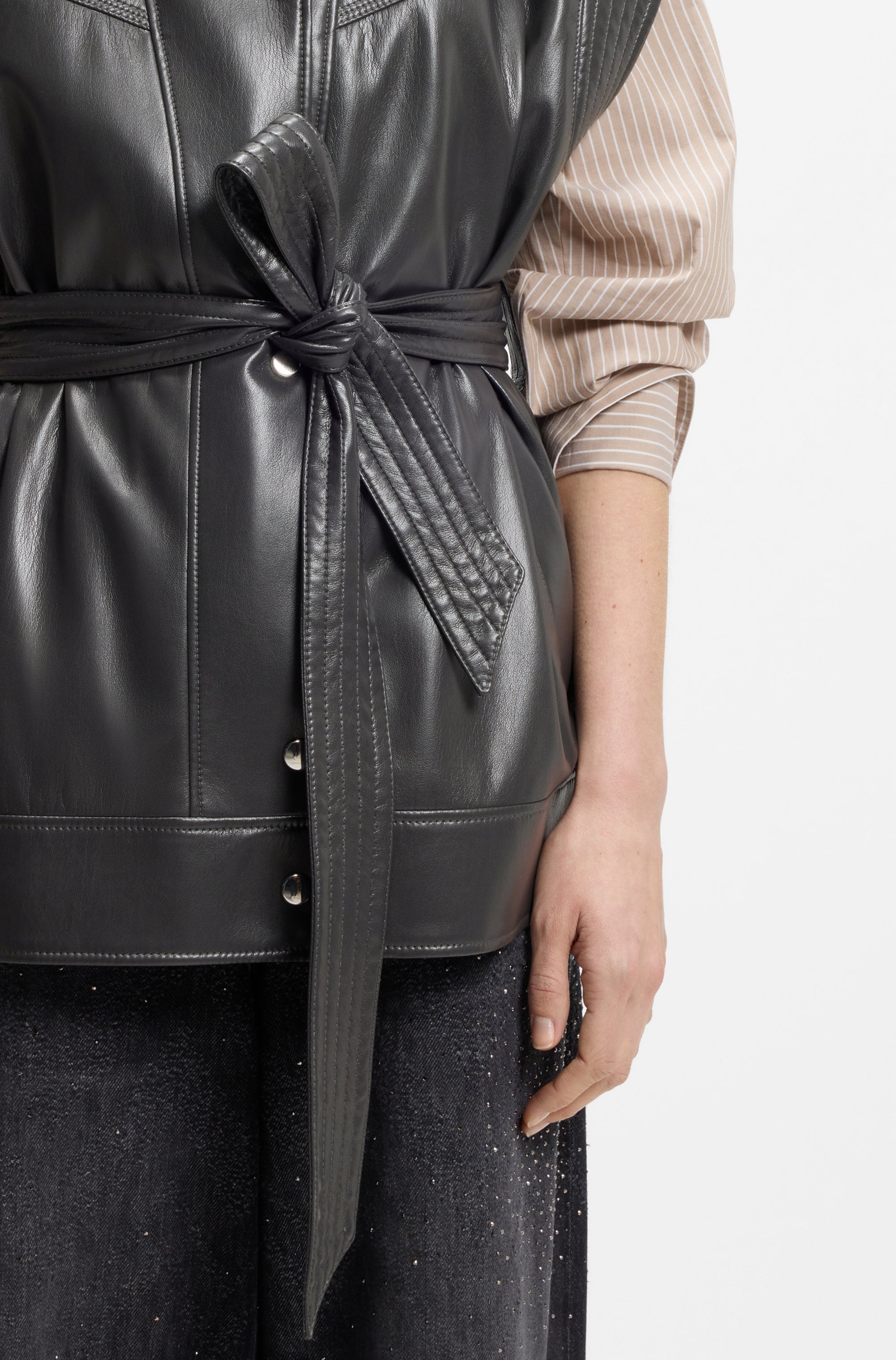 BOSS ORANGE Lederimitatweste »Jacaro Premium Damenmode« mit Taillengürtel, Stehkragen