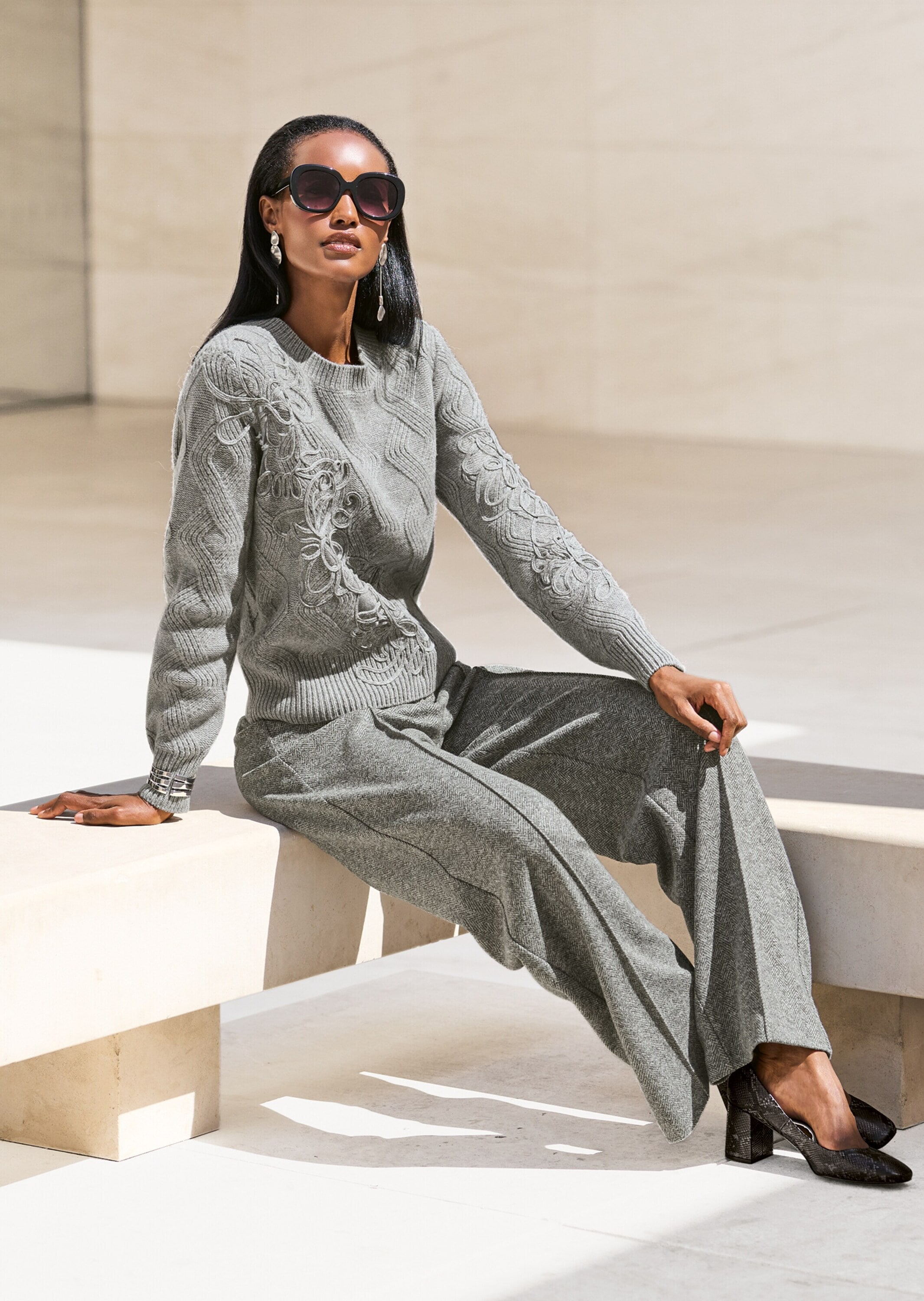 MADELEINE Longpullover »Strickpullover Rundhals-Wollpullover mit Kordelstickerei«