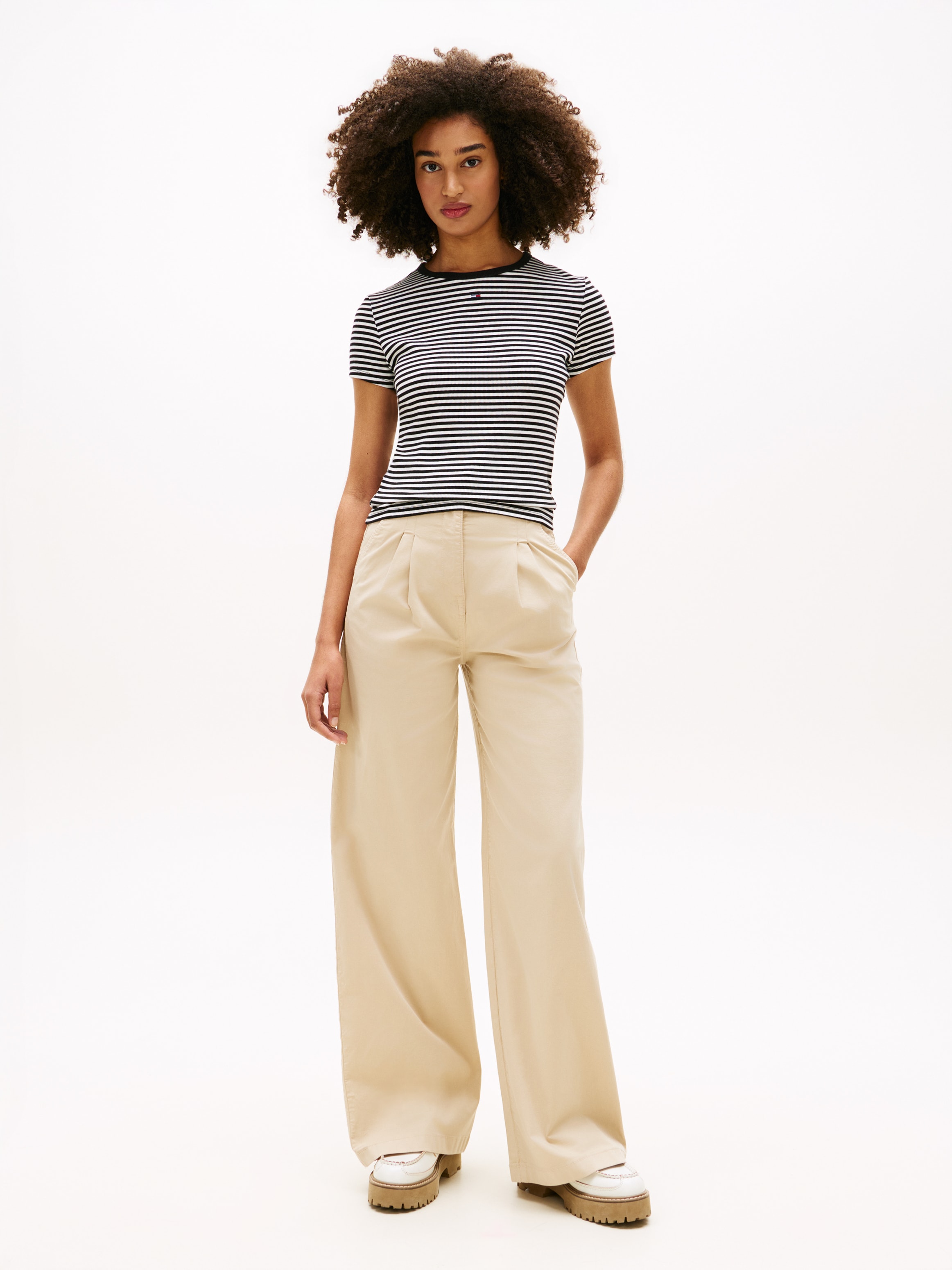 Tommy Jeans Kurzarmshirt »TJW ESSENTIAL RIB SHORT SLEEVE EXT« Baumwollmischung in gerippter Struktur, Slim Fit