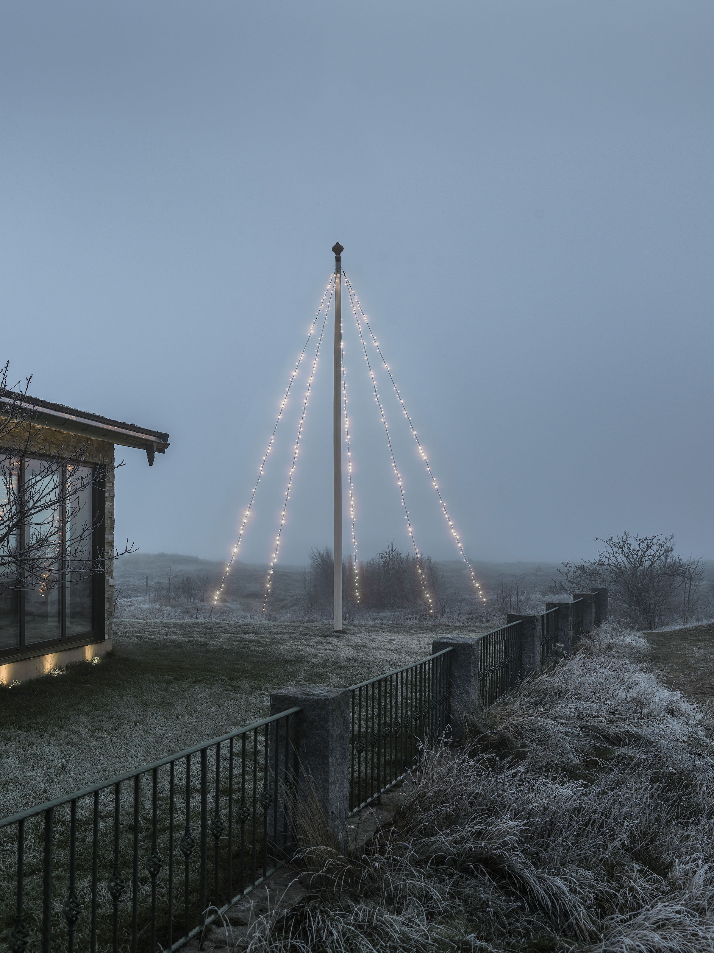 KONSTSMIDE LED-Baummantel »Weihnachtsdeko aussen, Christbaumschmuck«, 500 St.-flammig, LED Fahnenmastbeleuchtung mit Ring, 5 Stränge à 100 gefrostete Dioden
