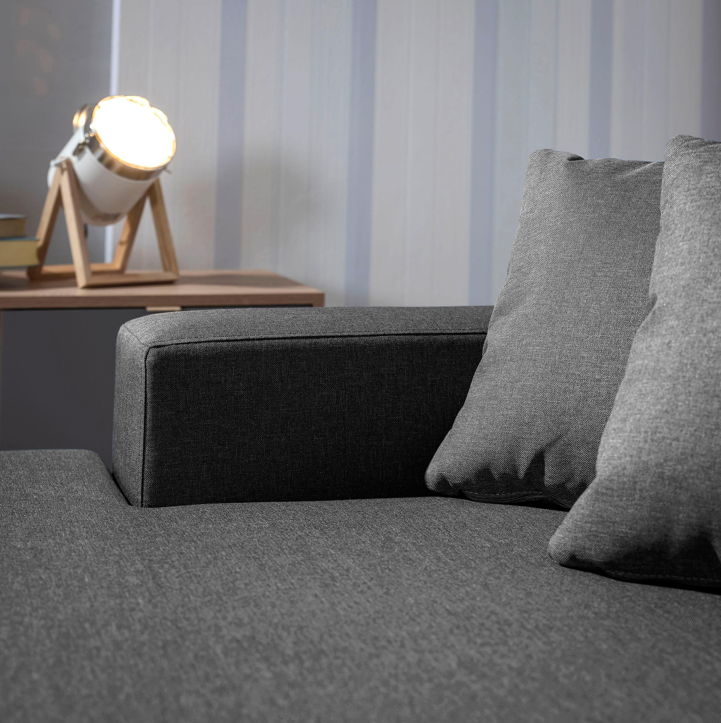 Max Winzer® Ecksofa »Flori Set inkl. Hocker, guter Sitzkomfort, aktuelles Design«, (Spar-Set, Ecksofa und Hocker), elegant mit abgewinkelten Chromfüßen, inklusive Zierkissen