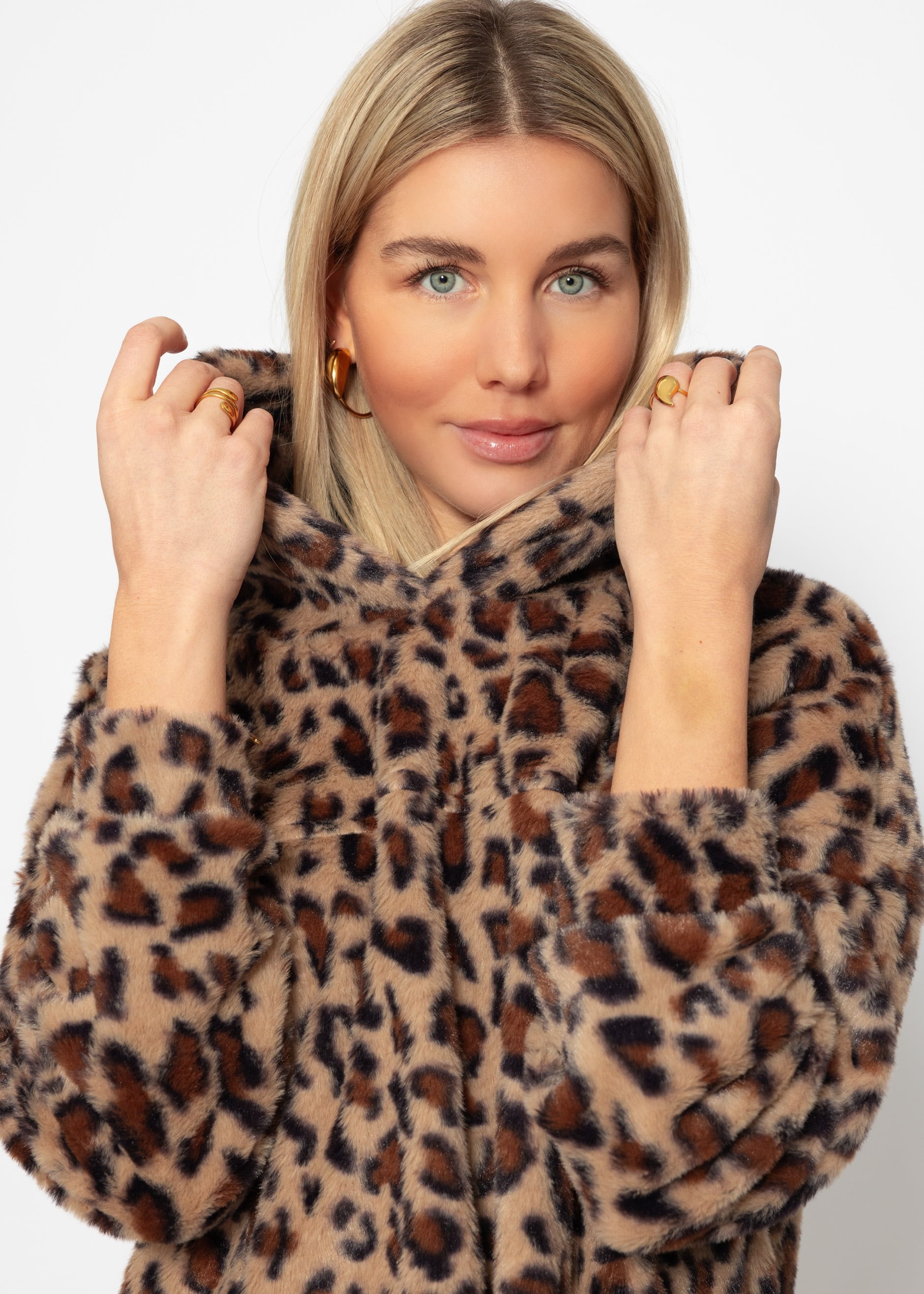 SASSYCLASSY Kapuzenpullover »Oversize Teddy Hoodie in Leo-Print« Flauschiger Sweatshirt aus plüschigem Material mit Leopardenmuster