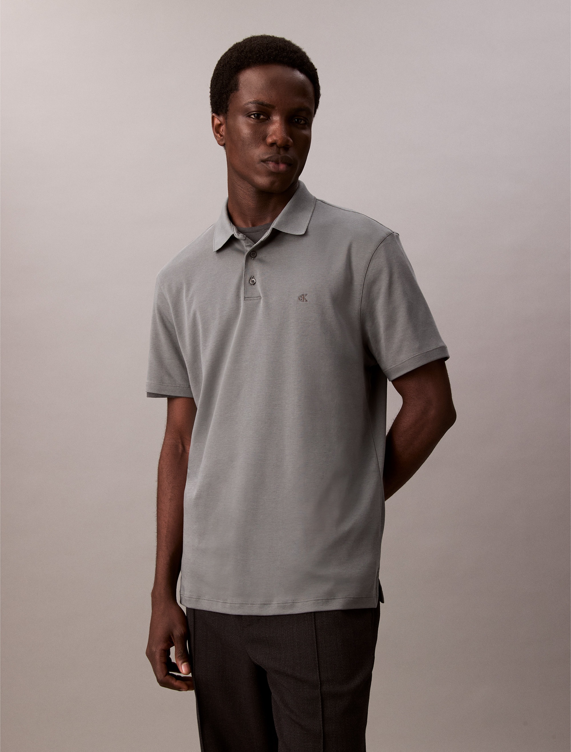 Calvin Klein Poloshirt »SS SUPIMA CHEST EMB POLO«, Mit Rundhalsausschnitt