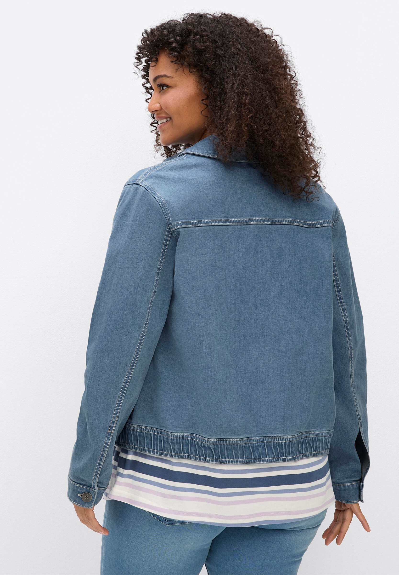 Sheego Jeansjacke »Jeans-Jacke Jeansjacke mit Used-Effekten« ohne Kapuze