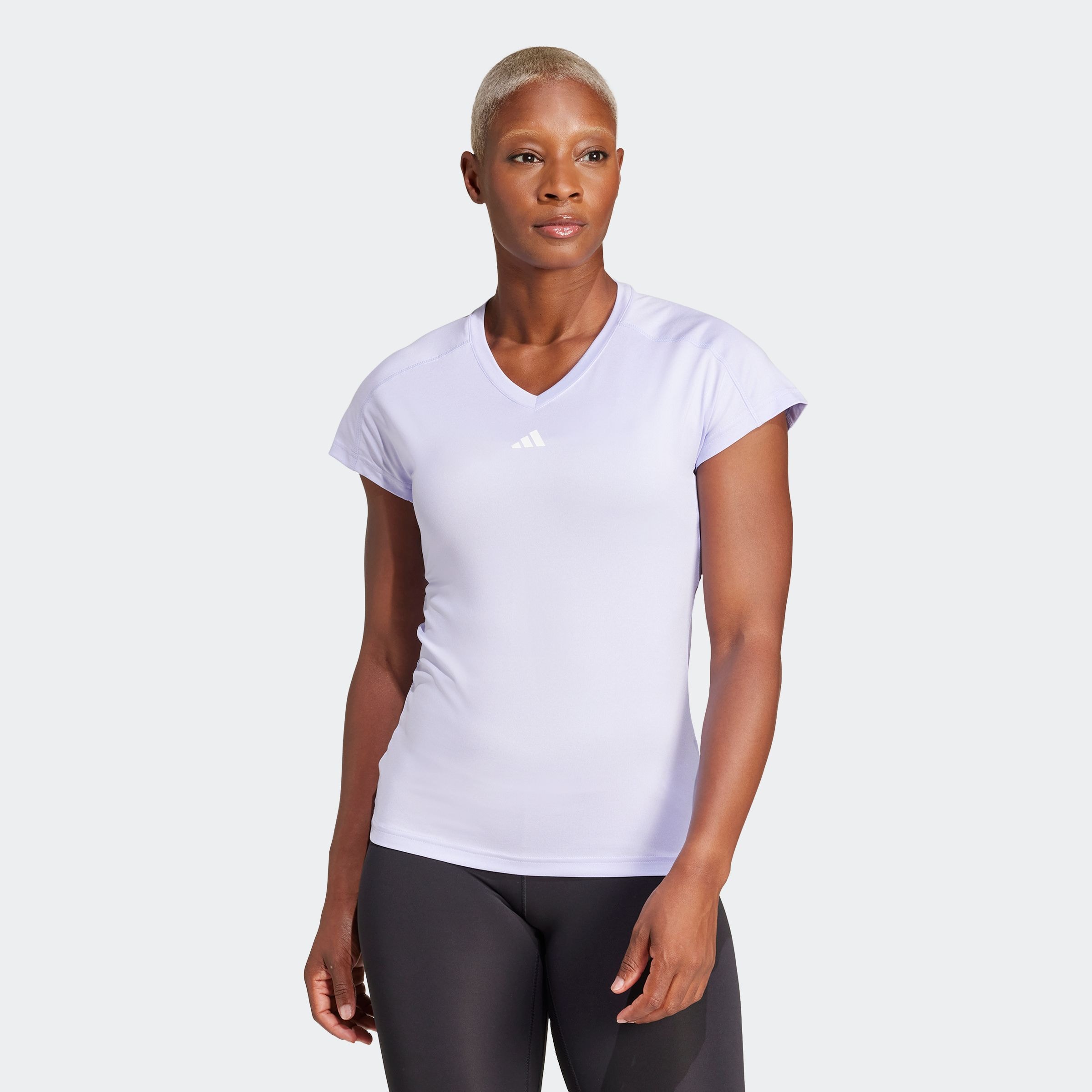 adidas Performance T-Shirt »TR-ES MIN T«, Trainingsshirt, feuchtigkeitsabsorbierend mit V Ausschnitt