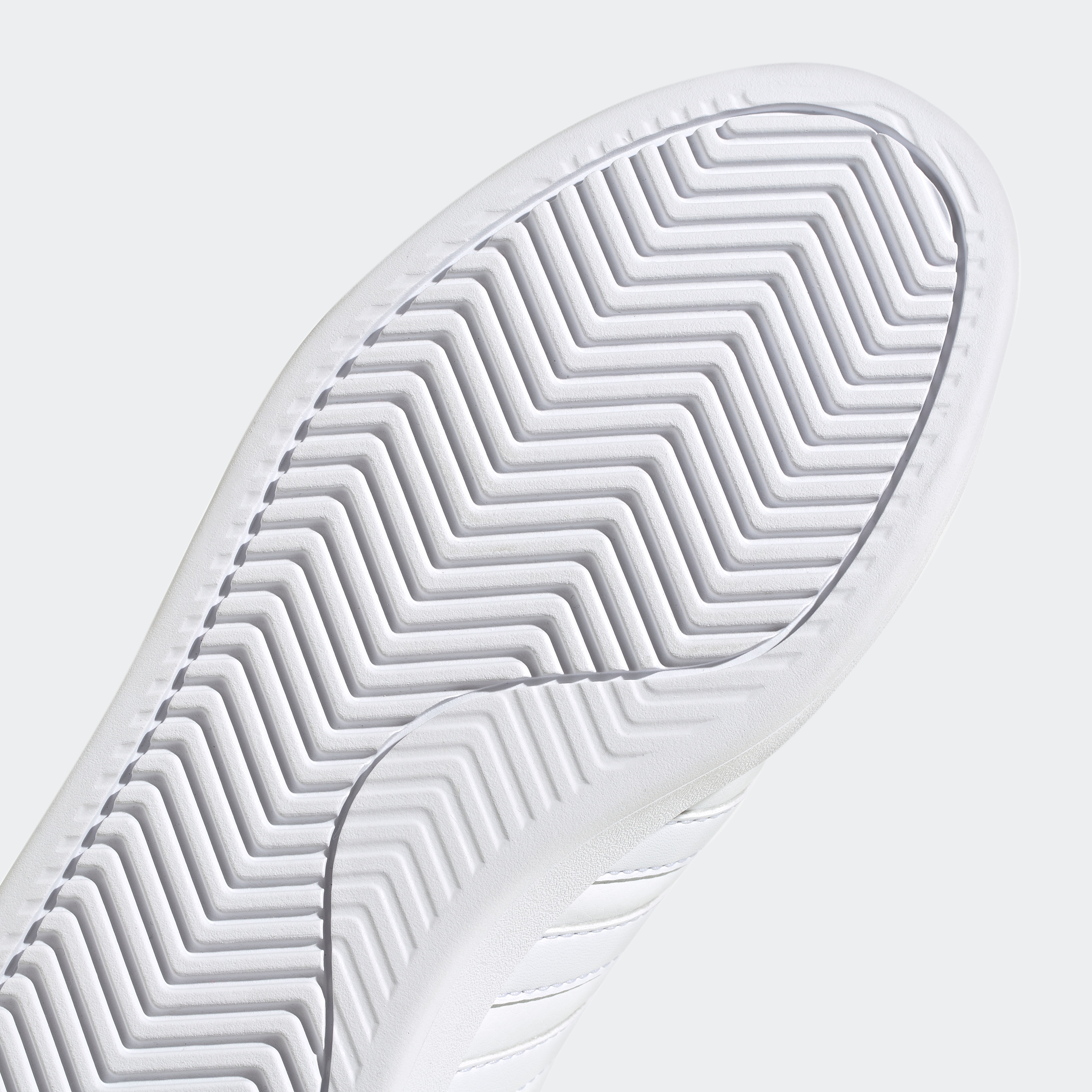 adidas Sportswear Sneaker »GRAND COURT CLOUDFOAM LIFESTYLE COURT COMFORT«, Design auf den Spuren des adidas Superstar