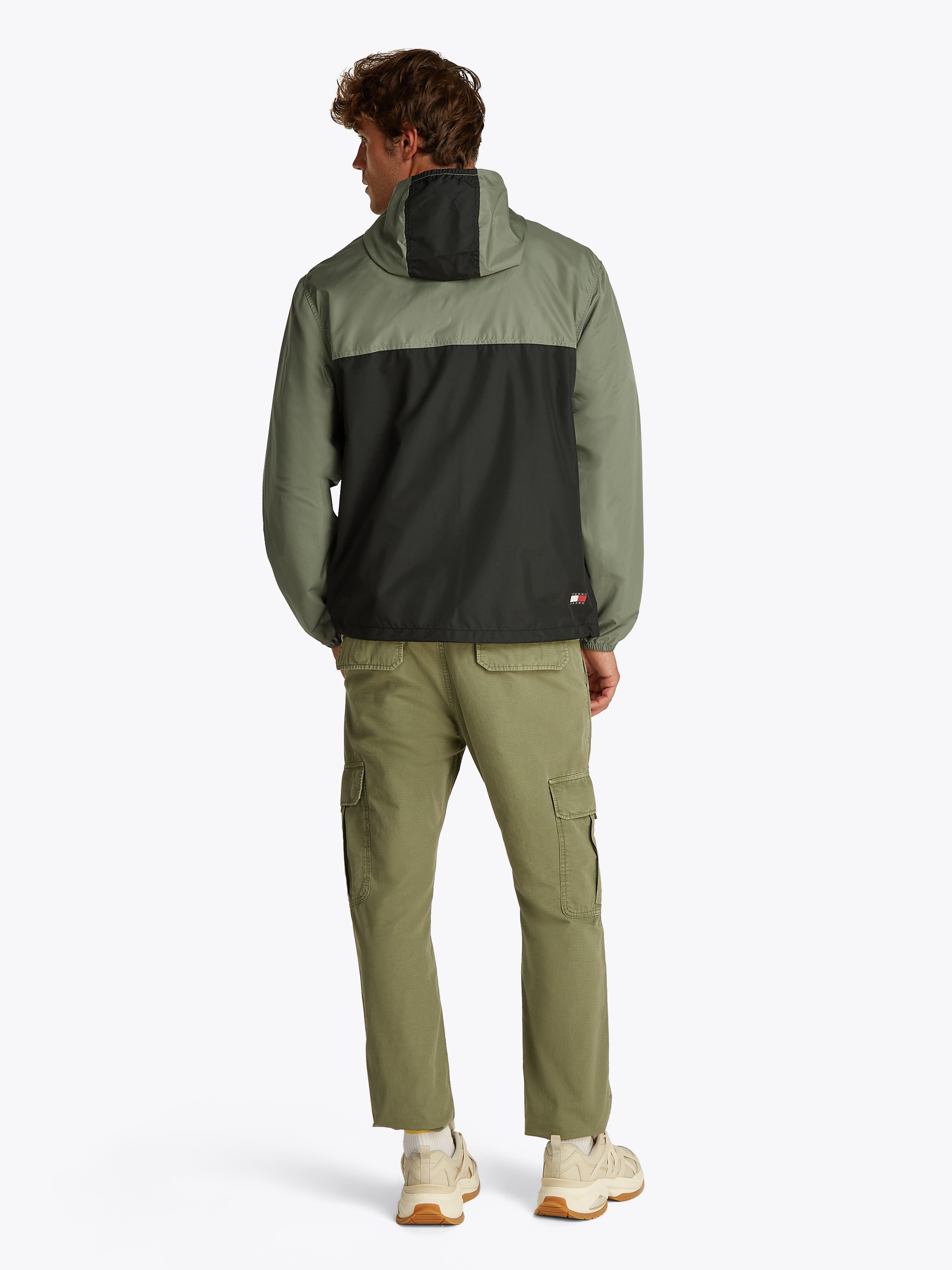 Tommy Jeans Outdoorjacke »TJM LW CHICAGO JACKET«, mit Kapuze, mit Logoprägung