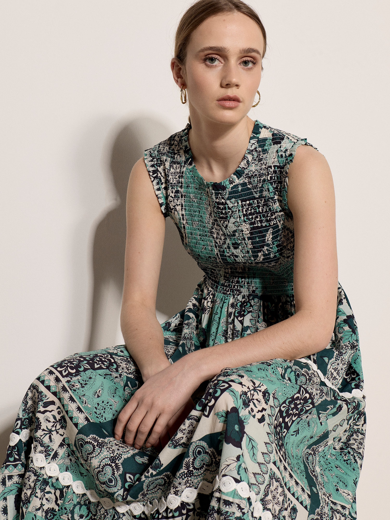 Apricot Midikleid »Druckkleid« mit Smokdetails und Rüschen