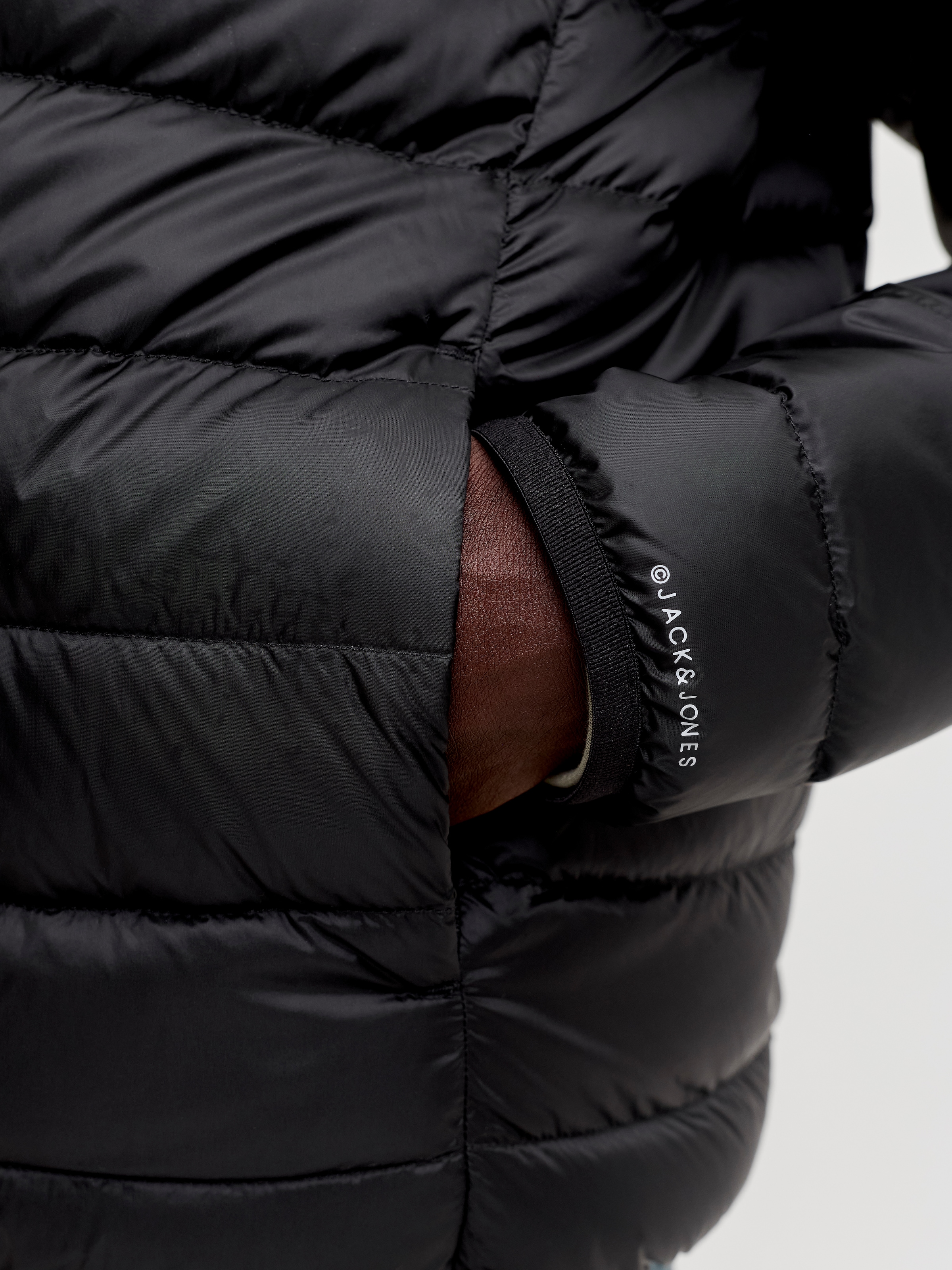 Jack & Jones Steppjacke »JJEBERG LIGHT DOWN PUFFER HOOD NOOS« mit Kapuze Kunstfaser, normal geschnitten