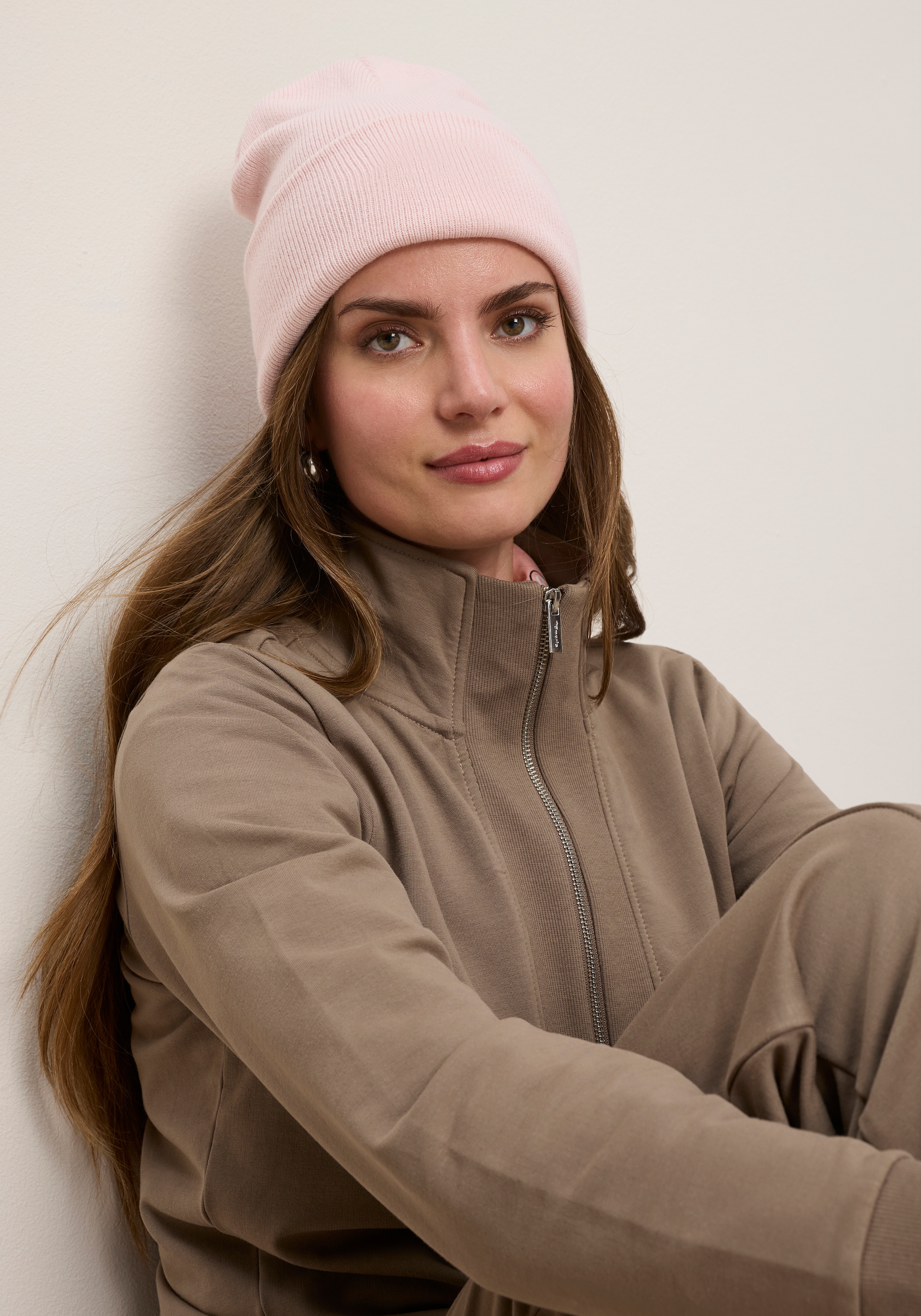 Tamaris Sweatshirt »mit Stehkragen und Reißverschluss«, aus elastischer Baumwollqualität
