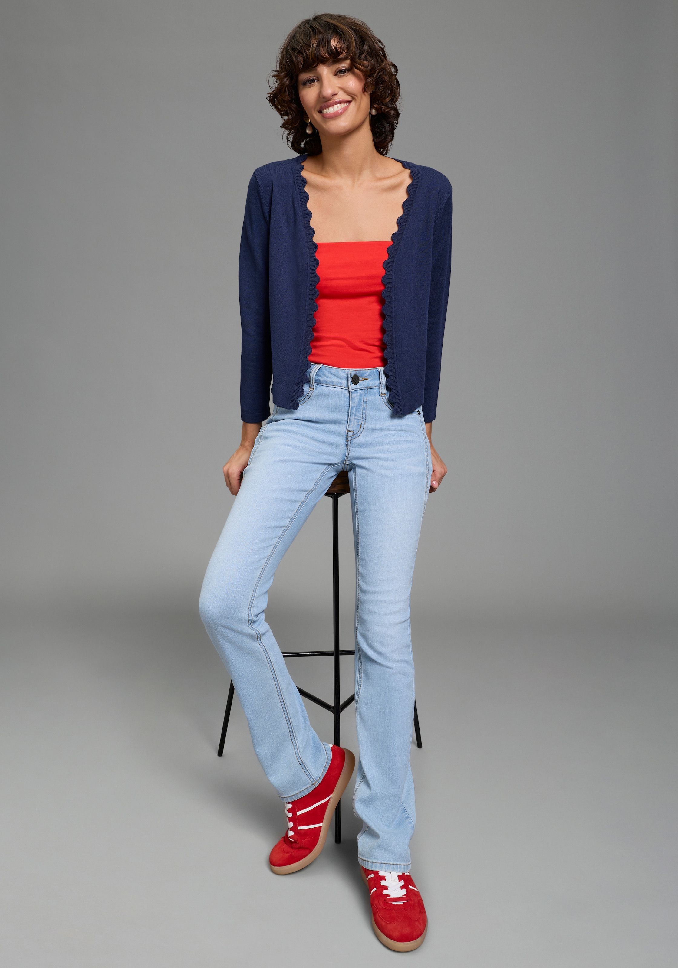 Laura Scott Strickjacke mit femininer Wellenkante