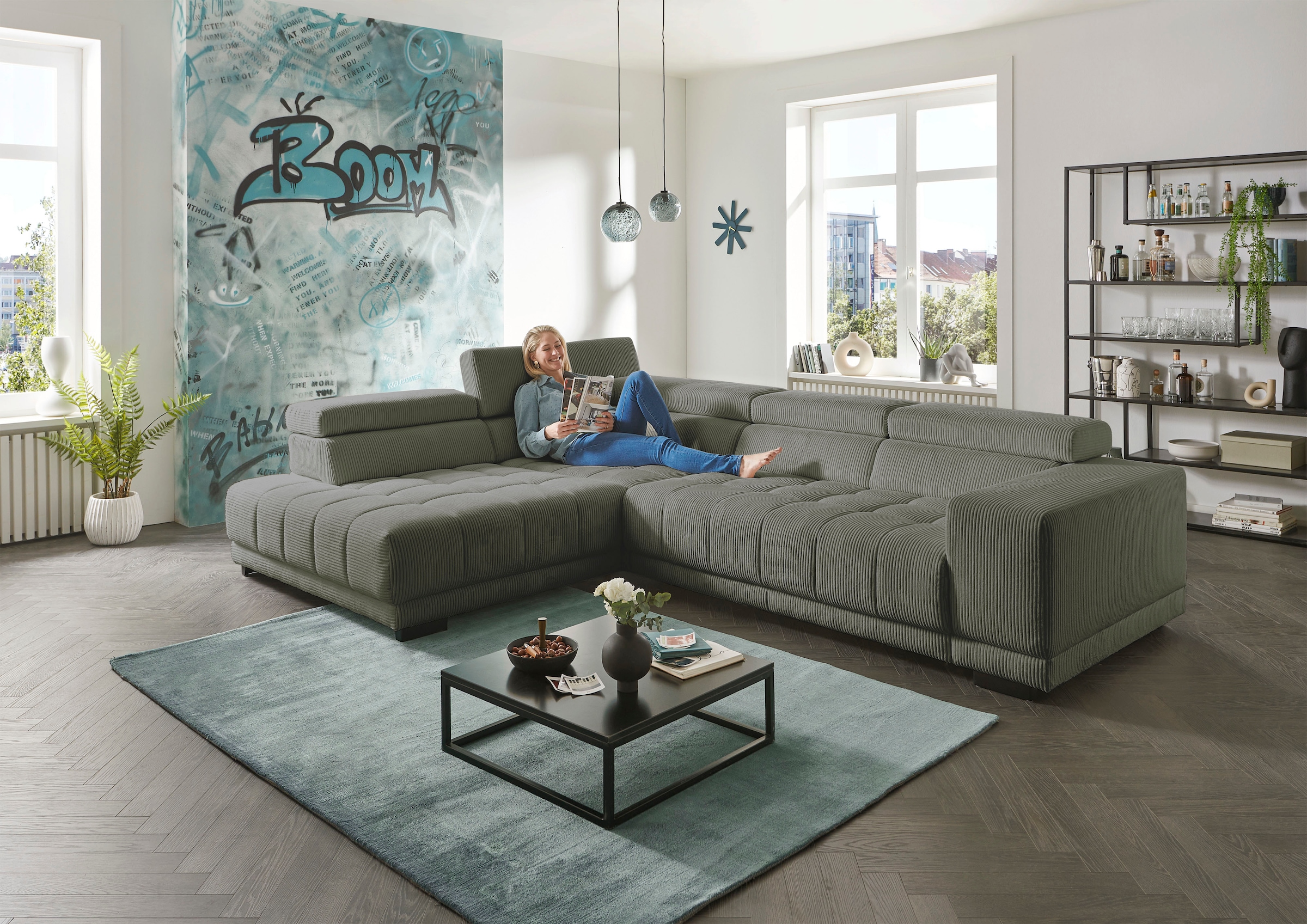Die PlanBar Ecksofa »MP-IN15053 L-Form breiter Schenkel« mit Kopfteilverstellung, wahlweise mit manueller Vorziehbank