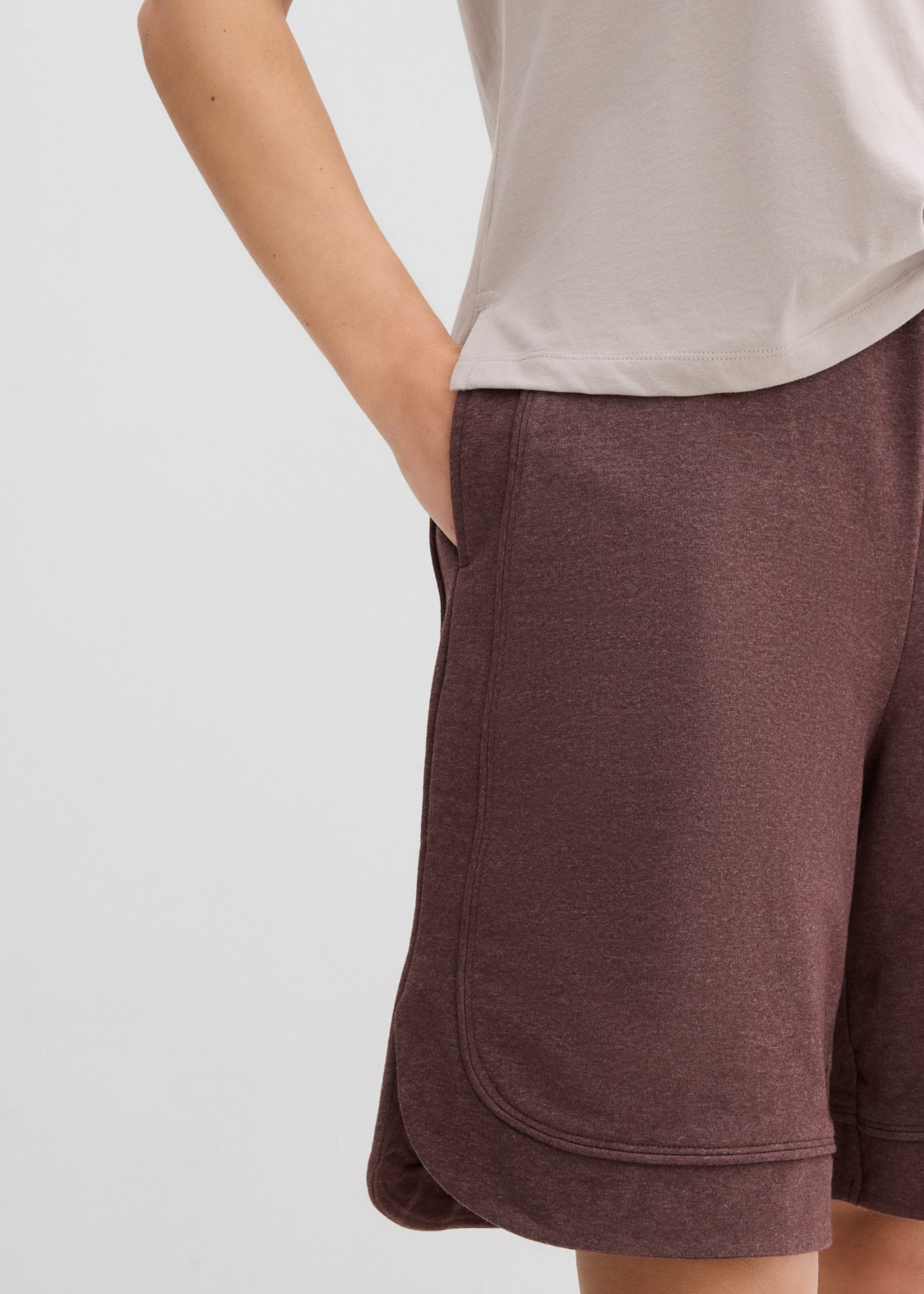 bonprix Shorts  weite Passform, hochgeschnittener elastischer Bund