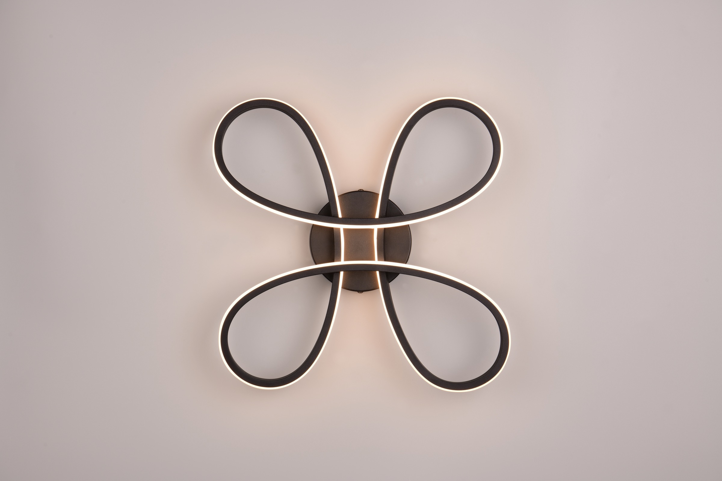 TRIO Leuchten LED Deckenleuchte »FLY, Deckenlampe LED 22W 2600 Lumen warmweiß 3000K 3-Stufen dimmbar« LED-Board 1 Stk. Warmweiß Maße 40x40 cm, LED Band Schleife Deckenlampe Schlafzimmer Wohnzimmer