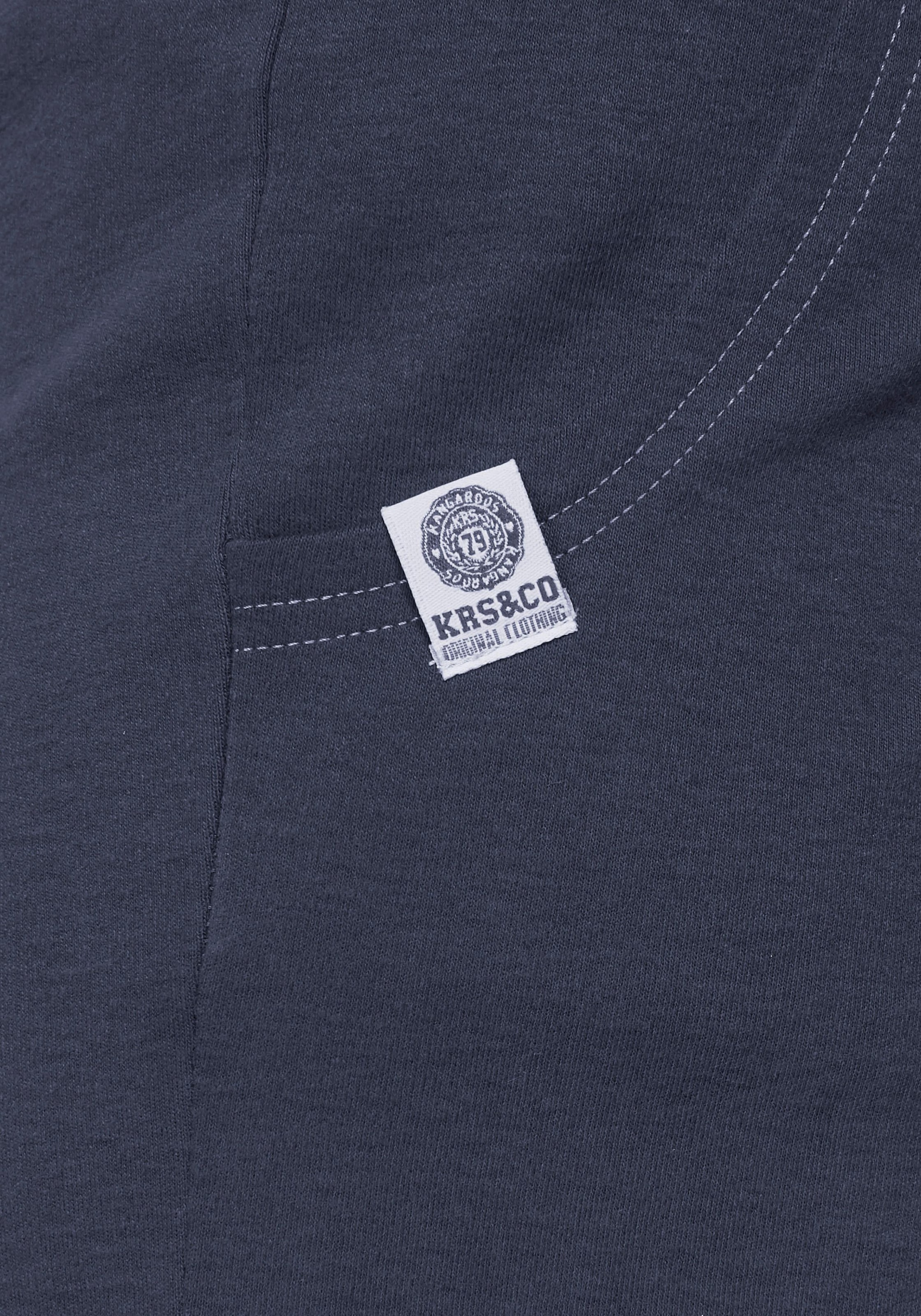 KangaROOS Sweatshorts, mit kontrastfarbener Kordel und kleinem Label-Print