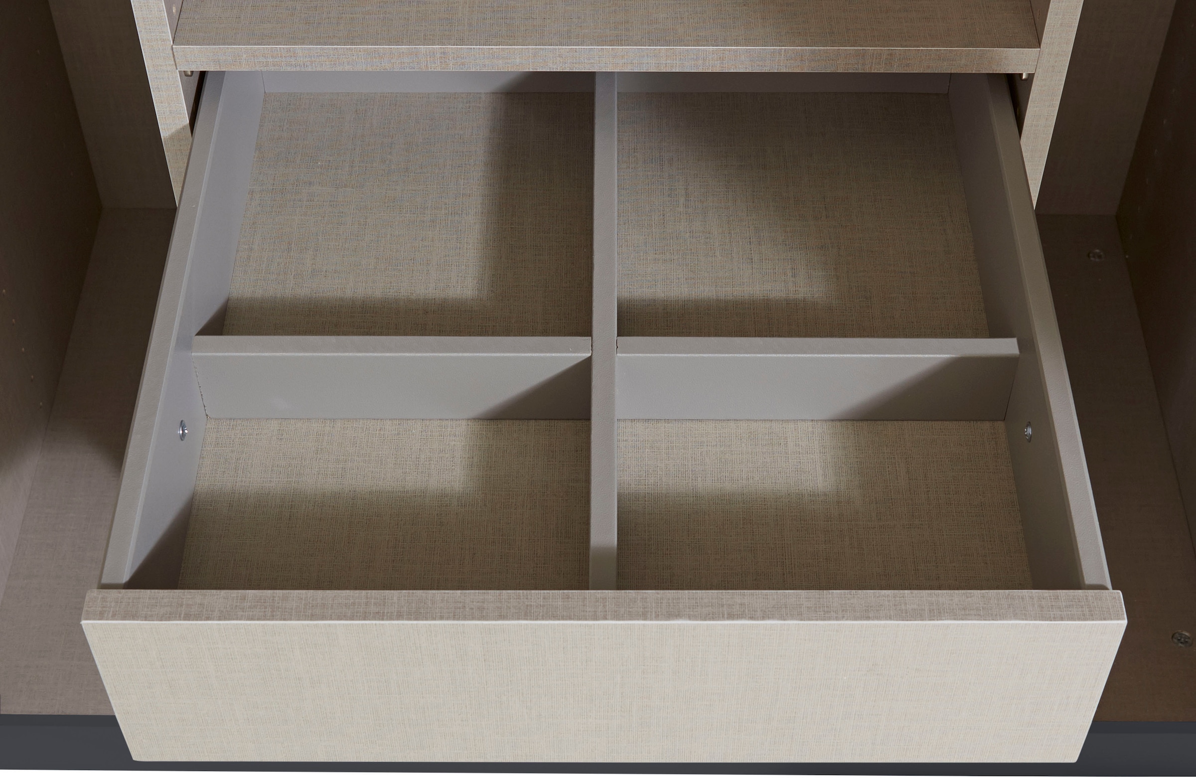 rauch Drehtürenschrank »Kleiderschrank Schrank Garderobe TOPSELLER OTELI inkl. Inneneinteilung«, (erhältlich in Breiten 91-360 cm, ab Breite 136cm inkl. Innenschubladen), mit zusätzlichen Einlegeböden, optional mit Spiegel MADE IN GERMANY