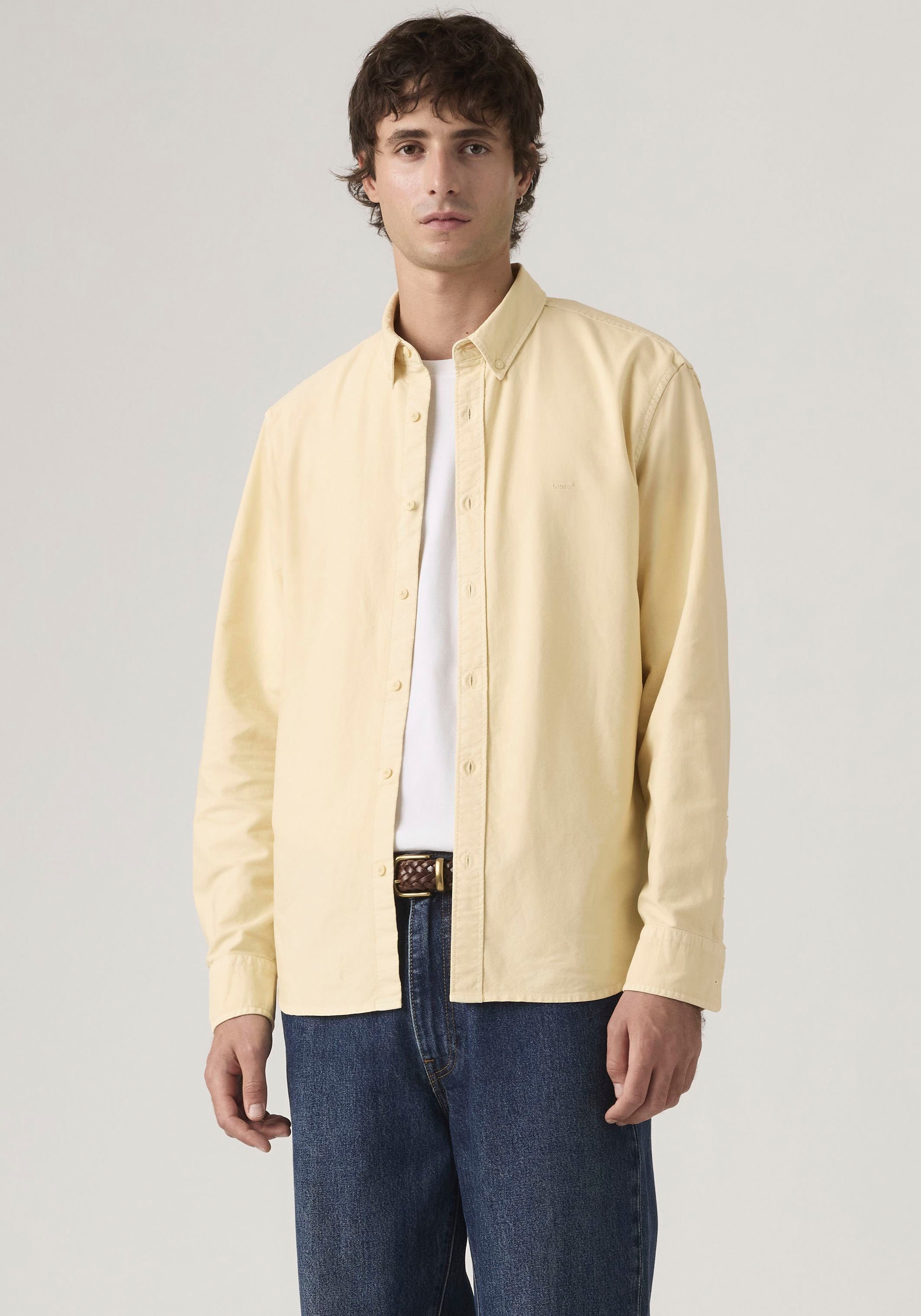 Levi's® Langarmhemd »AUTHENTIC BUTTON DOWN« mit Ton-in-Ton Logostickerei auf der Brust