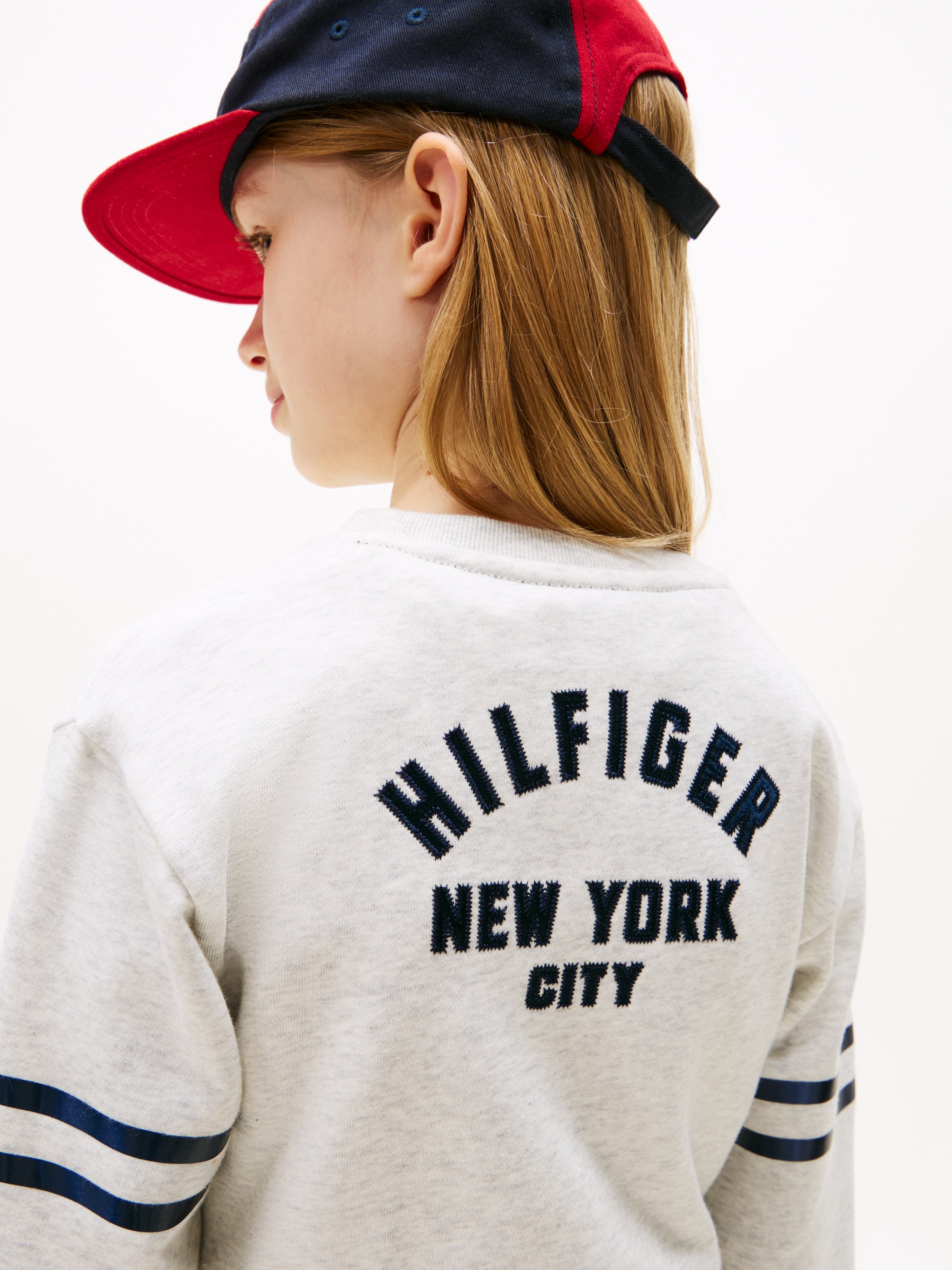 Tommy Hilfiger Sweatkleid »SATIN APPLIQUE HWK DRESS LS«, für Kinder bis 16 Jahre, mit Satin-Applikation