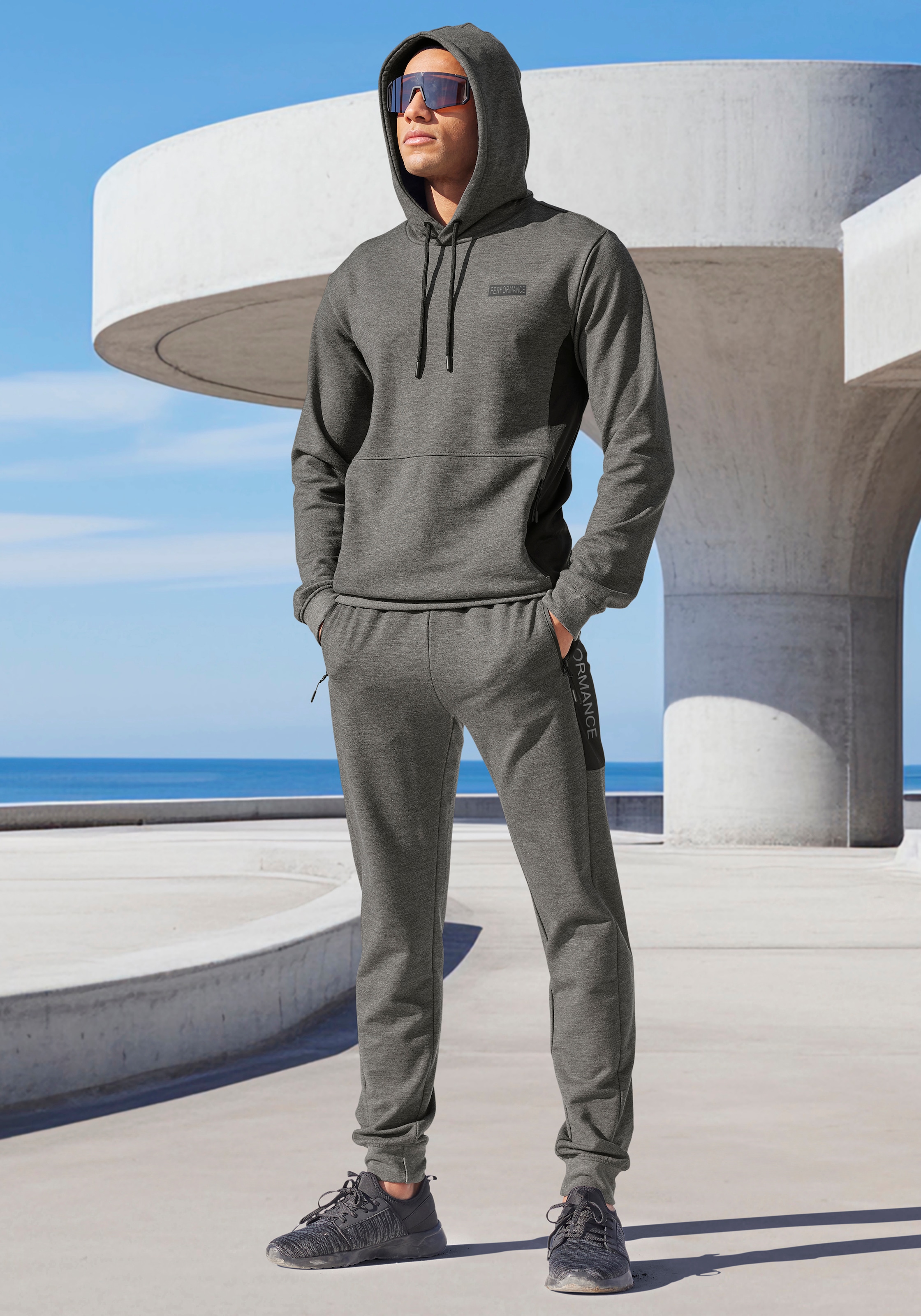 AUTHENTIC LE JOGGER Jogger Pants »- Sporthose«, mit Reißverschlusstaschen und Mesheinsätzen