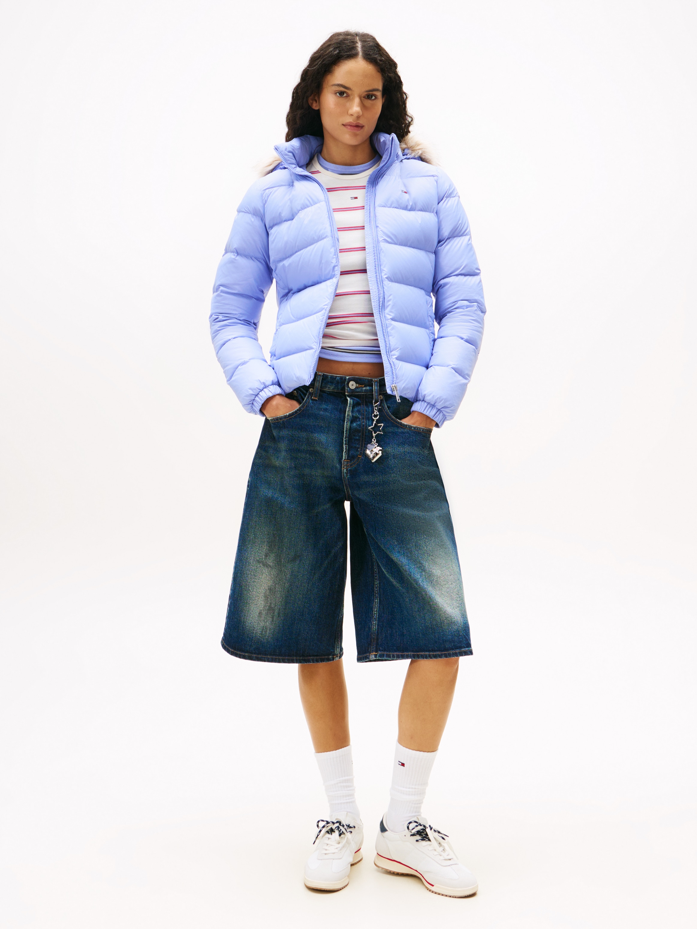 Tommy Jeans Steppjacke »TJW BASIC HOODED DOWN JACKET EXT«, mit Kapuze, mit Logostickerei