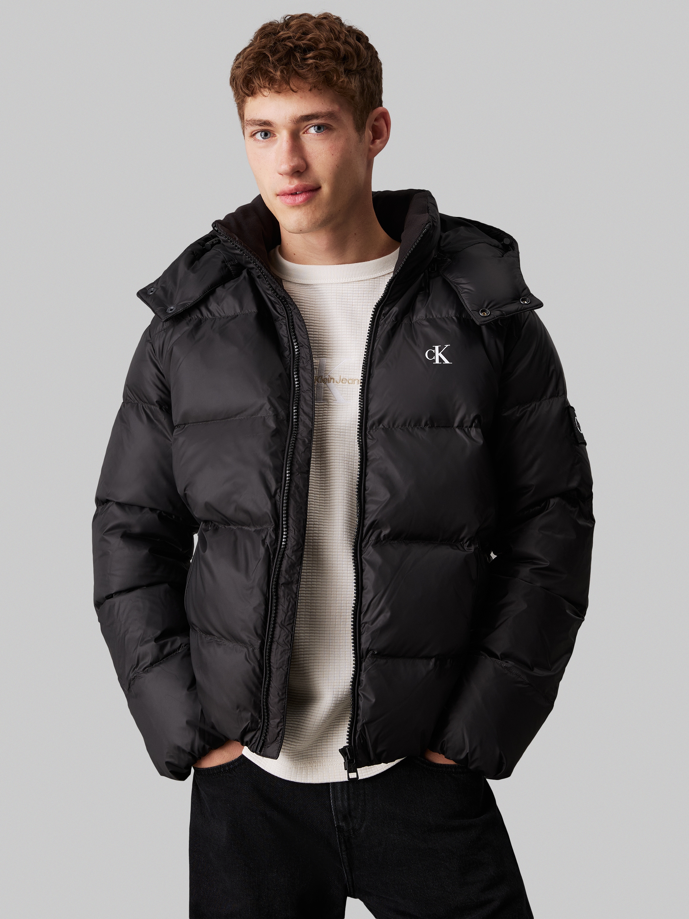 Calvin Klein Jeans Outdoorjacke »ESSENTIALS DOWN JACKET«, mit Kapuze, mit Logoprägung