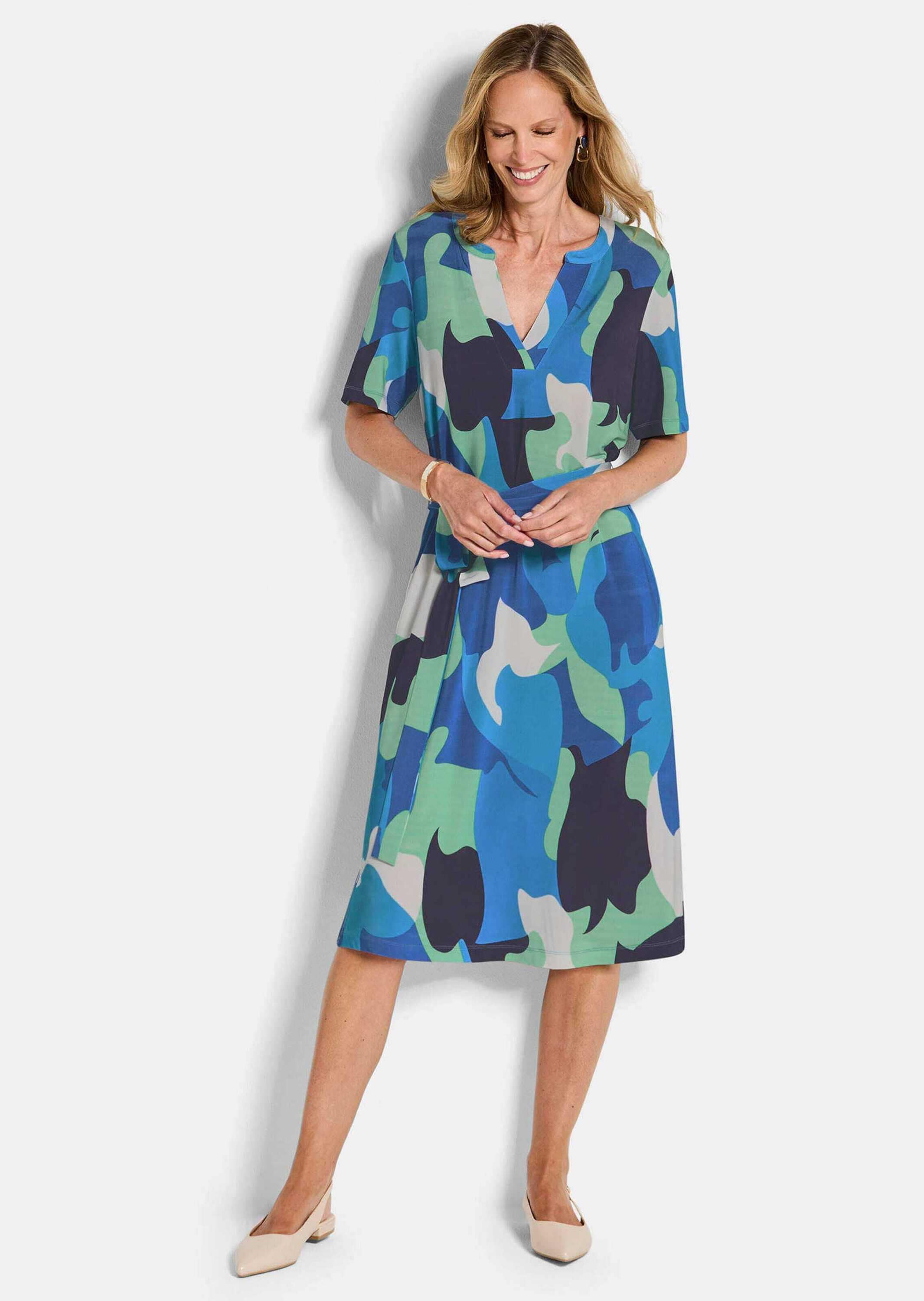 GOLDNER Sommerkleid »Druckkleid mit organischem Muster« Taschen in der Seitennaht