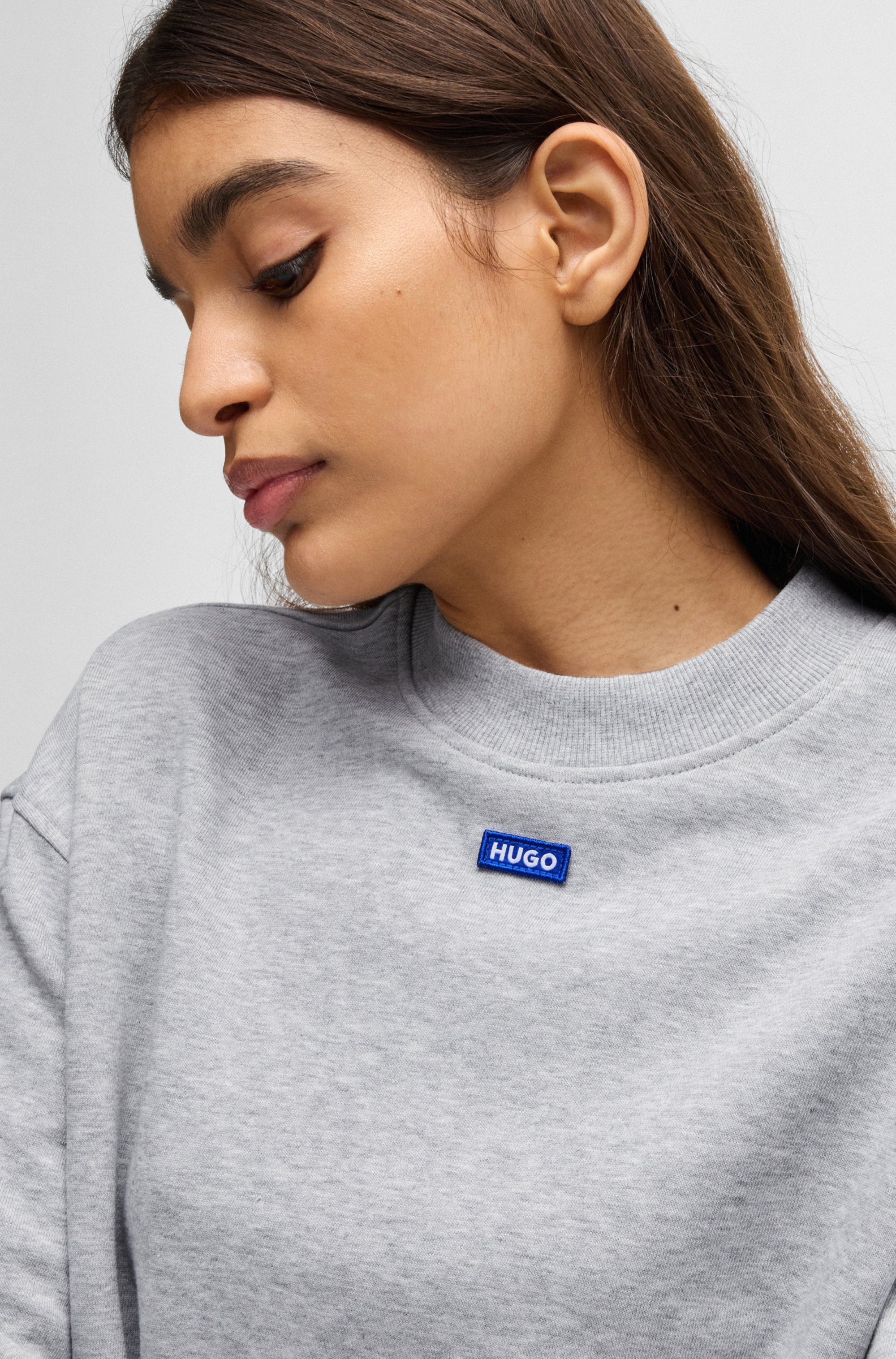 HUGO Blue Sweatshirt »Delessa«, mit Logoaufnäher