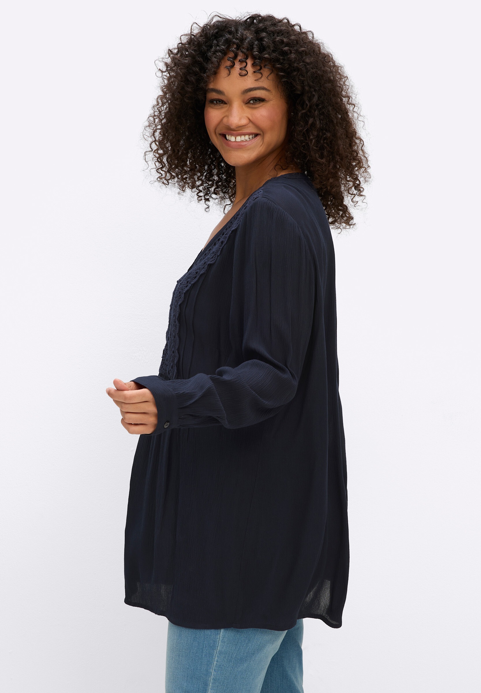 sheego by Joe Browns Klassische Bluse »Langarm-Bluse Langarm-Bluse mit Häkelspitze und Biesen«