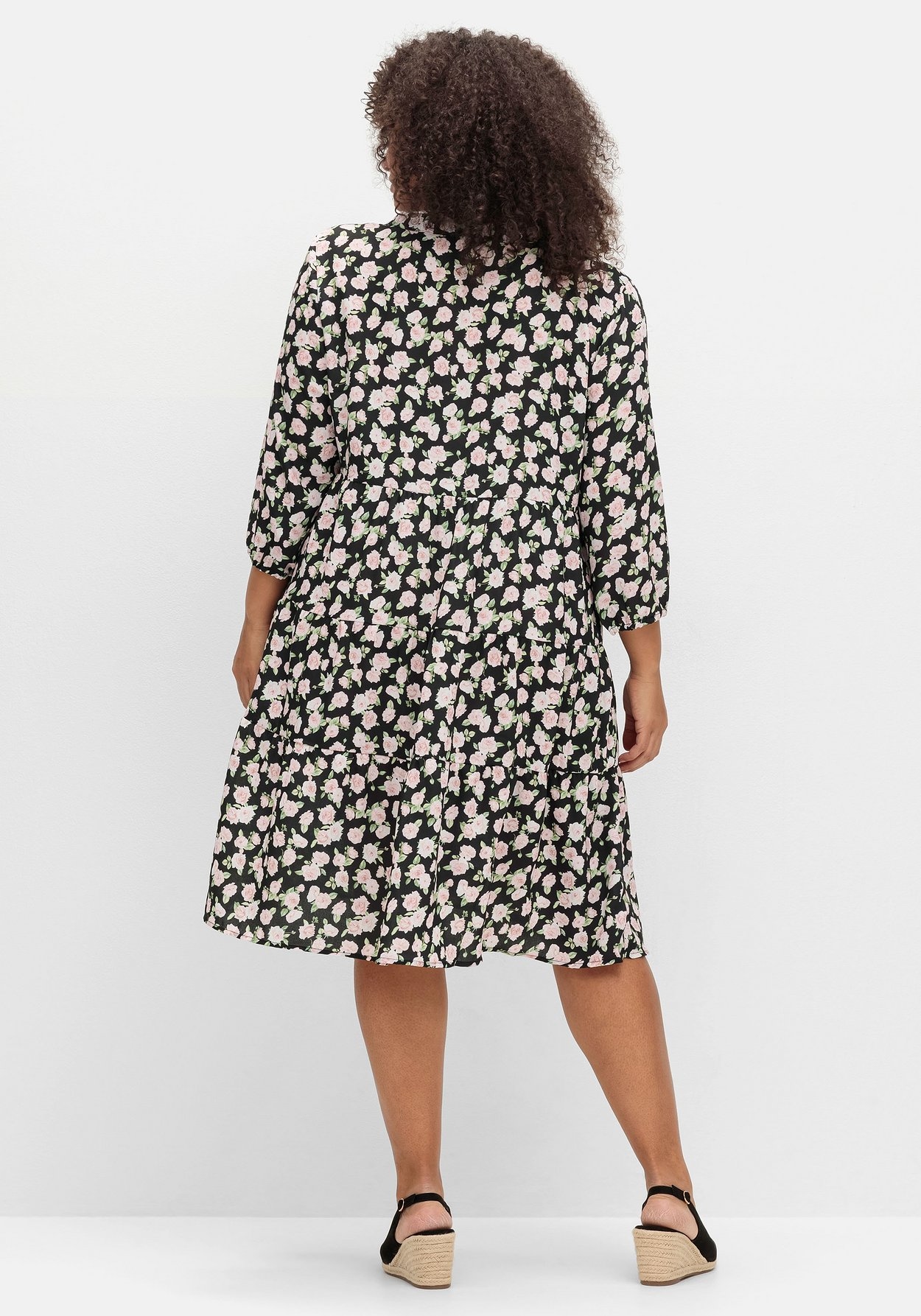 Sheego Druckkleid »Kurzes Stufenkleid mit gerafften Stufen«