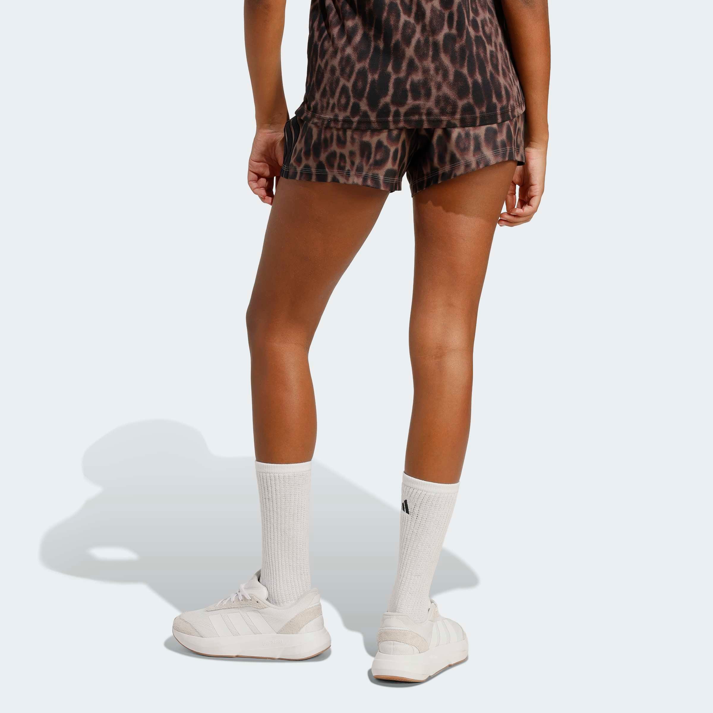 adidas Sportswear Shorts »SEASONAL ESSENTIALS LEOPARD PRINT WOVEN MIT 3-STREIFEN«