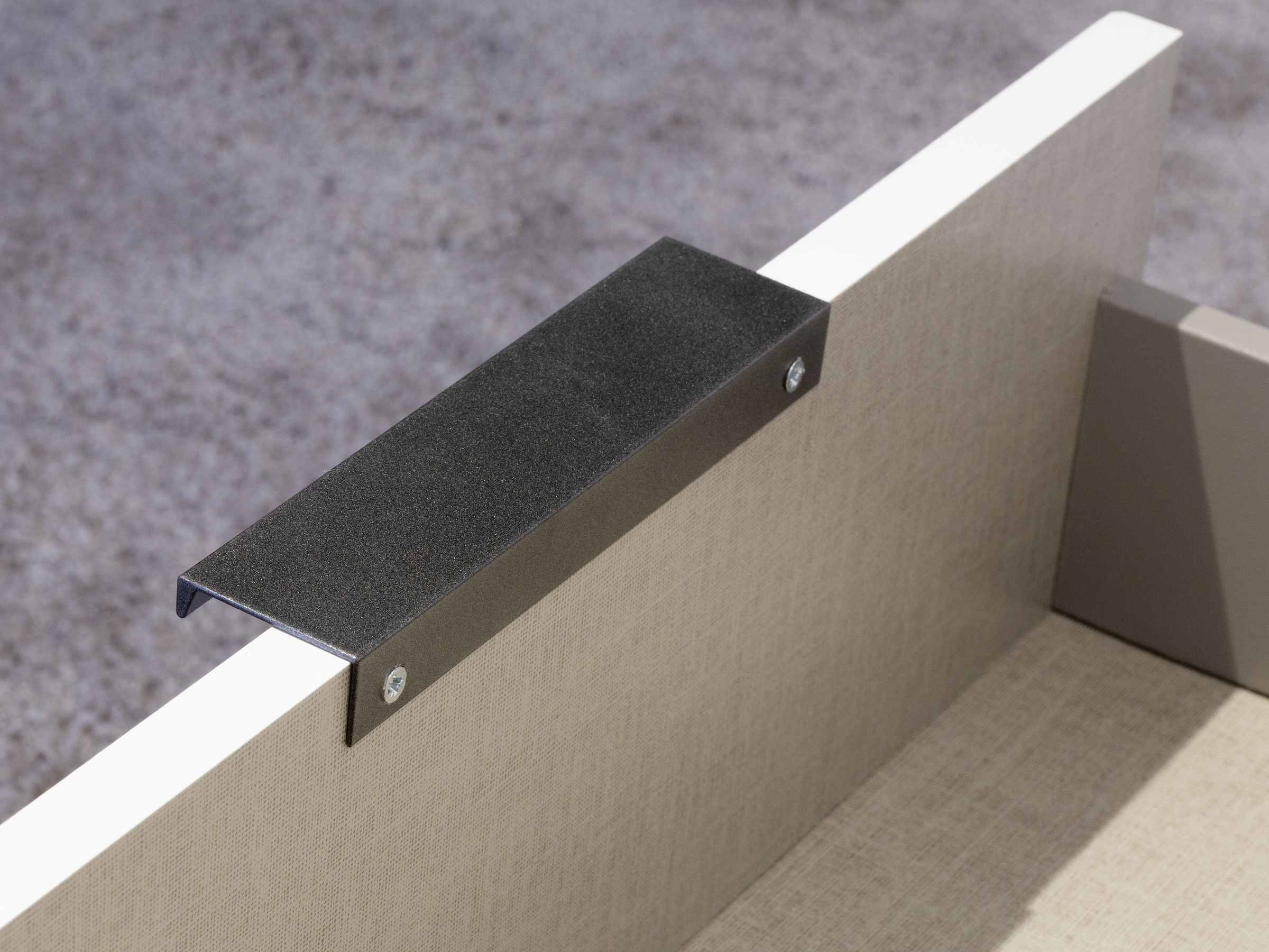 rauch Drehtürenschrank »Kleiderschrank Schrank Garderobe Wäscheschrank NAGATA viel Stauraum«, (in 3 verschiedenen Ausstattungen BASIC/CLASSIC/PREMIUM), mit Schubladen sowie Stangengriffen TOPSELLER MADE IN GERMANY