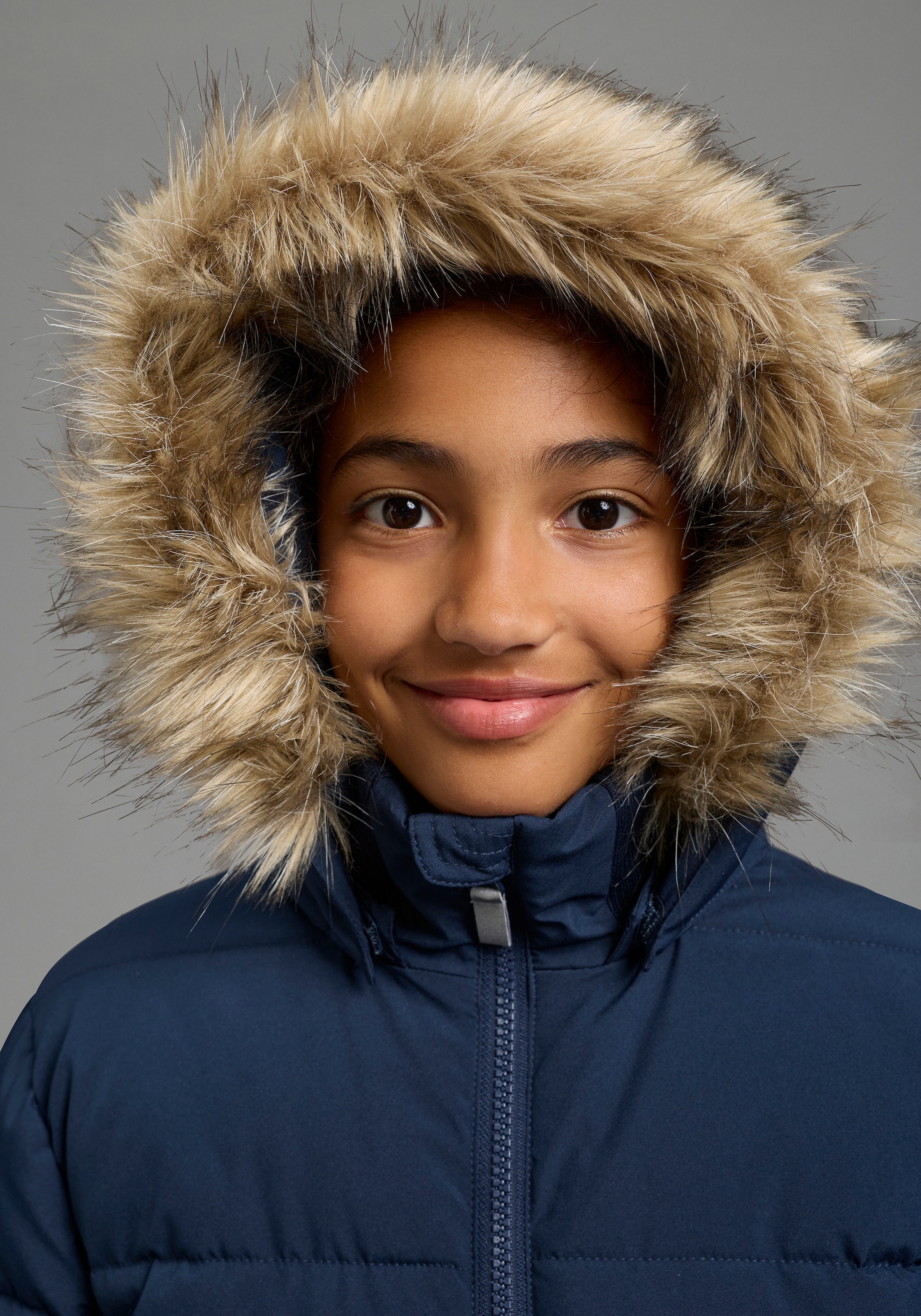 KangaROOS Outdoorjacke »Winterjacke mit Fellkragen und reflektierenden KangaROOS Logo-Print« mit Kapuze Warme Jacke mit breitem Ripp-Bund, Kapuzenfütterung