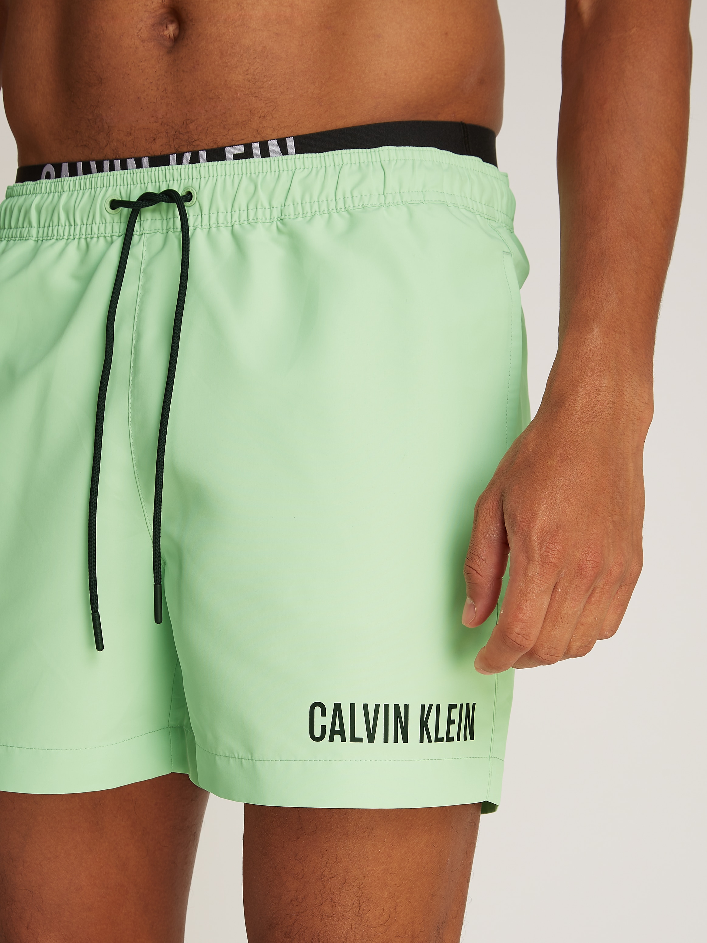 Calvin Klein Swimwear Badeshorts »MEDIUM DOUBLE WB«, mit doppeltem Bund