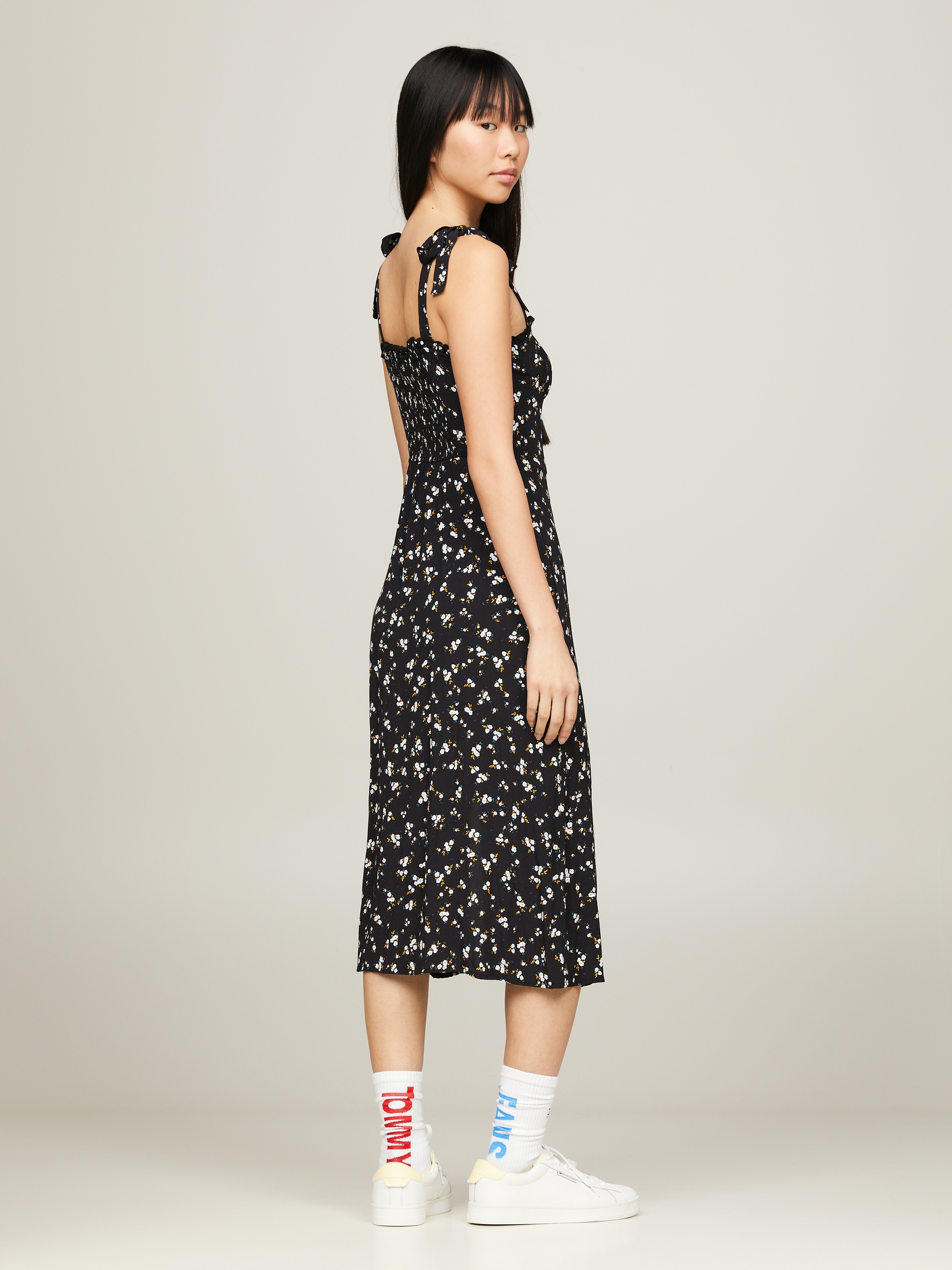 Tommy Jeans Blusenkleid »TJW MIDI FLORAL RUFFLE DRESS«, mit Tommy Jeans Flagge