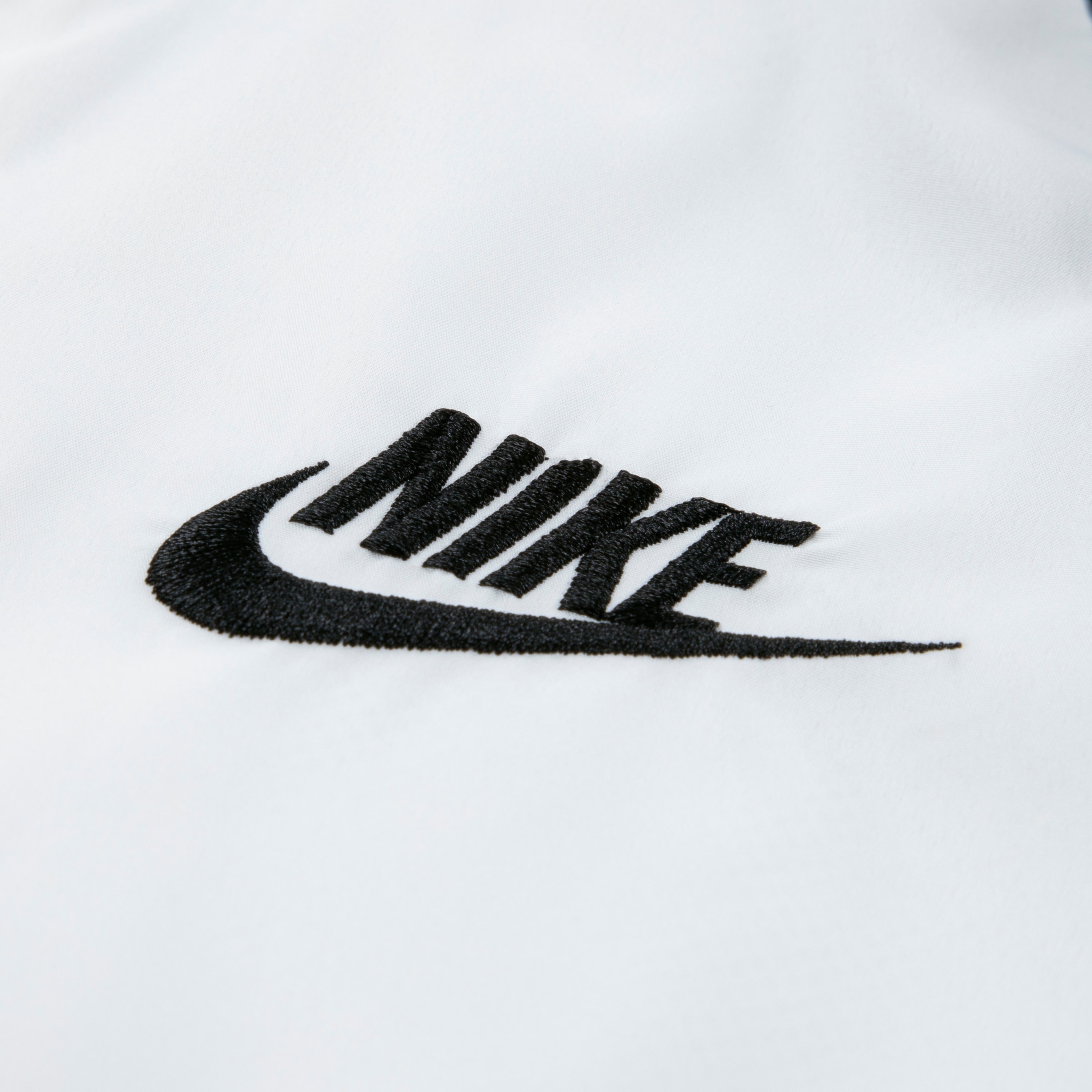 Nike Sportswear Windbreaker »NKN NIKE NEW CHEVRON WINDRUNNE« für Kinder, leichtes Material, funktionales Design