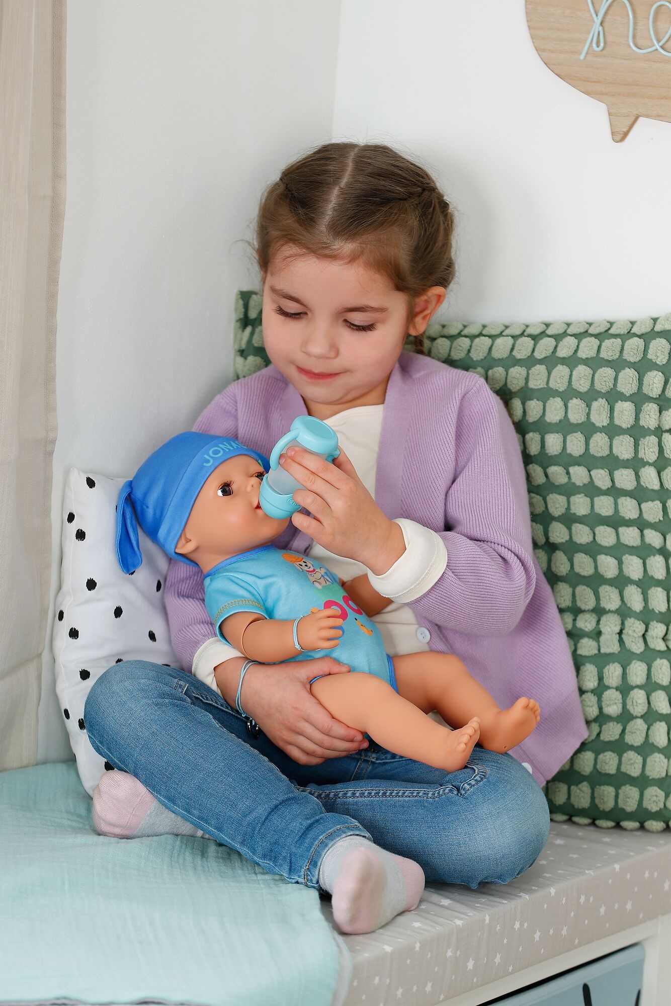 Baby Born Babypuppe »Jonas Click & Play 43cm« mit Click-&-Play: Hält Fläschchen und Löffel selbst - ohne Batterien
