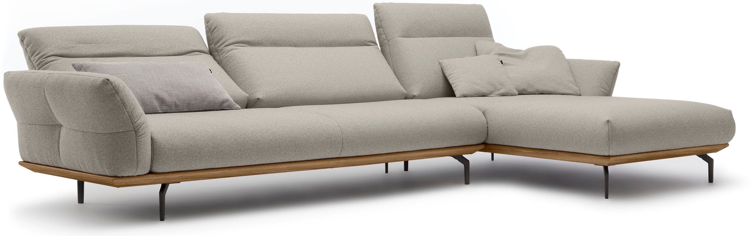 Creation BY ROLF BENZ Ecksofa »CR.460«, Sockel in Nussbaum, Winkelfüße in Umbragrau, Breite 338 cm