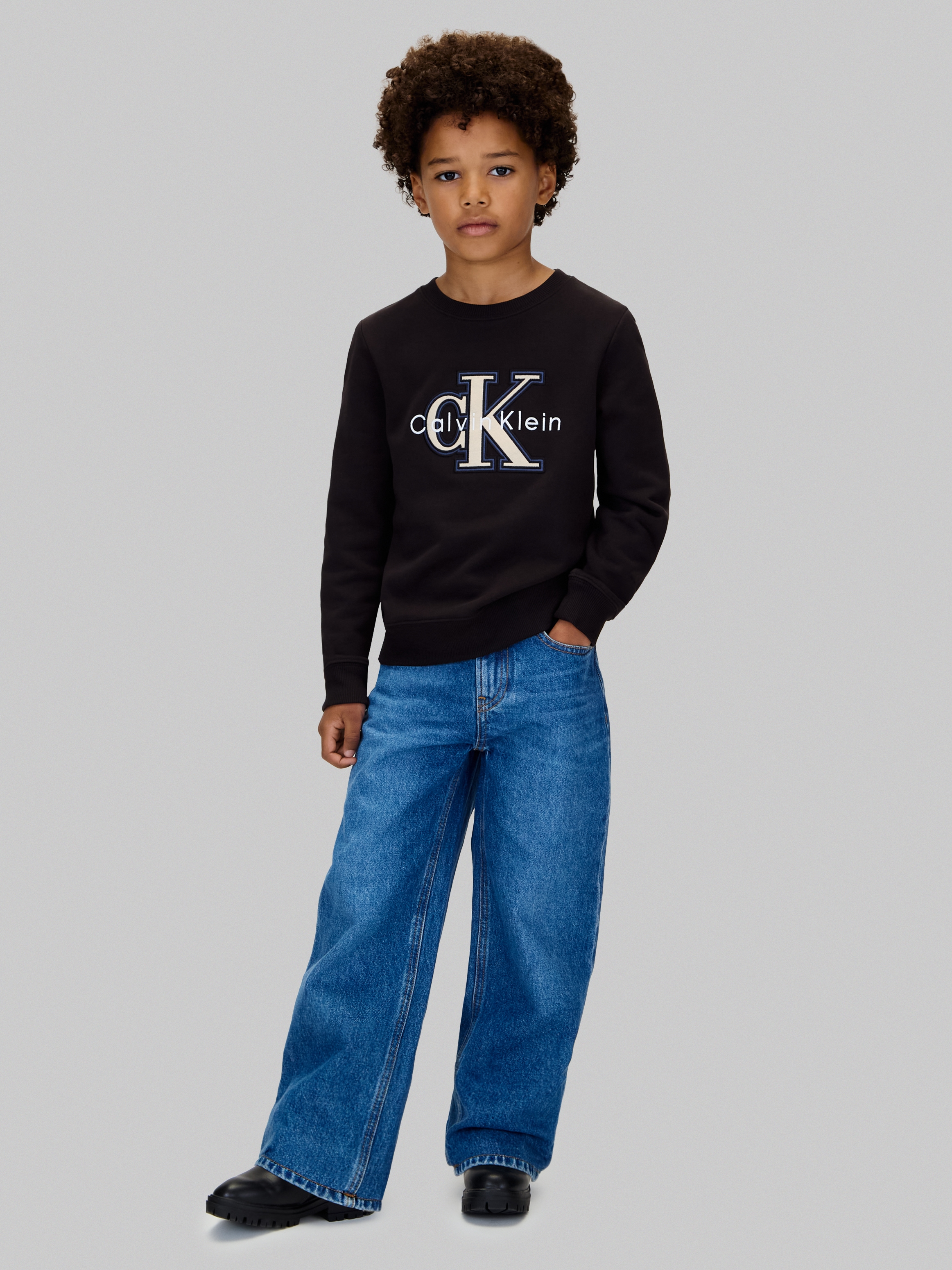 Calvin Klein Jeans Sweatshirt »FESTIVE MONO SWEATSHIRT«, für Kinder bis 16 Jahre, Applikation
