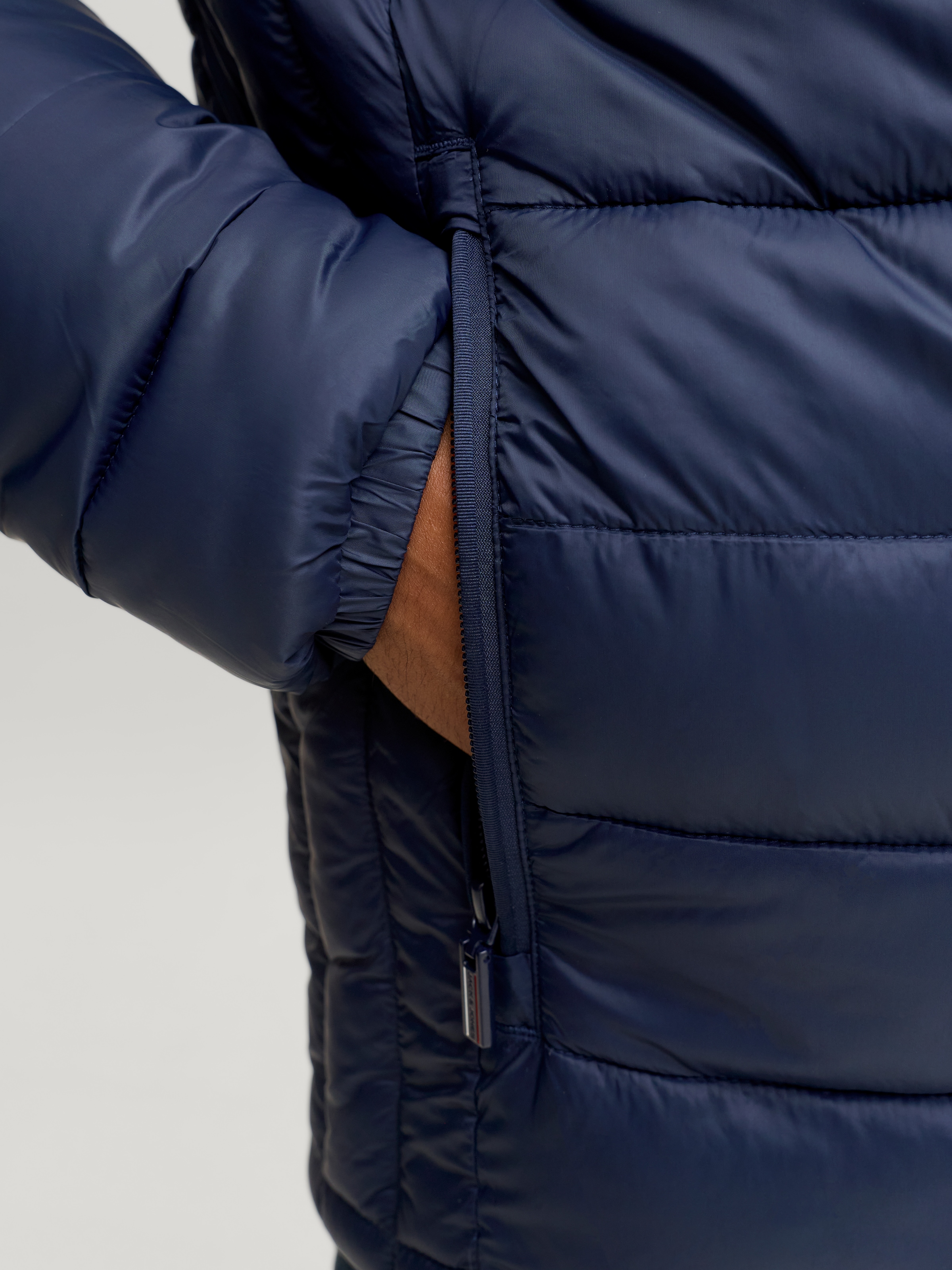 Jack & Jones Steppjacke »JJEKINGSLEY LIGHT PUFFER HOOD NOOS« mit Kapuze Kunstfaser, mit Kapuze