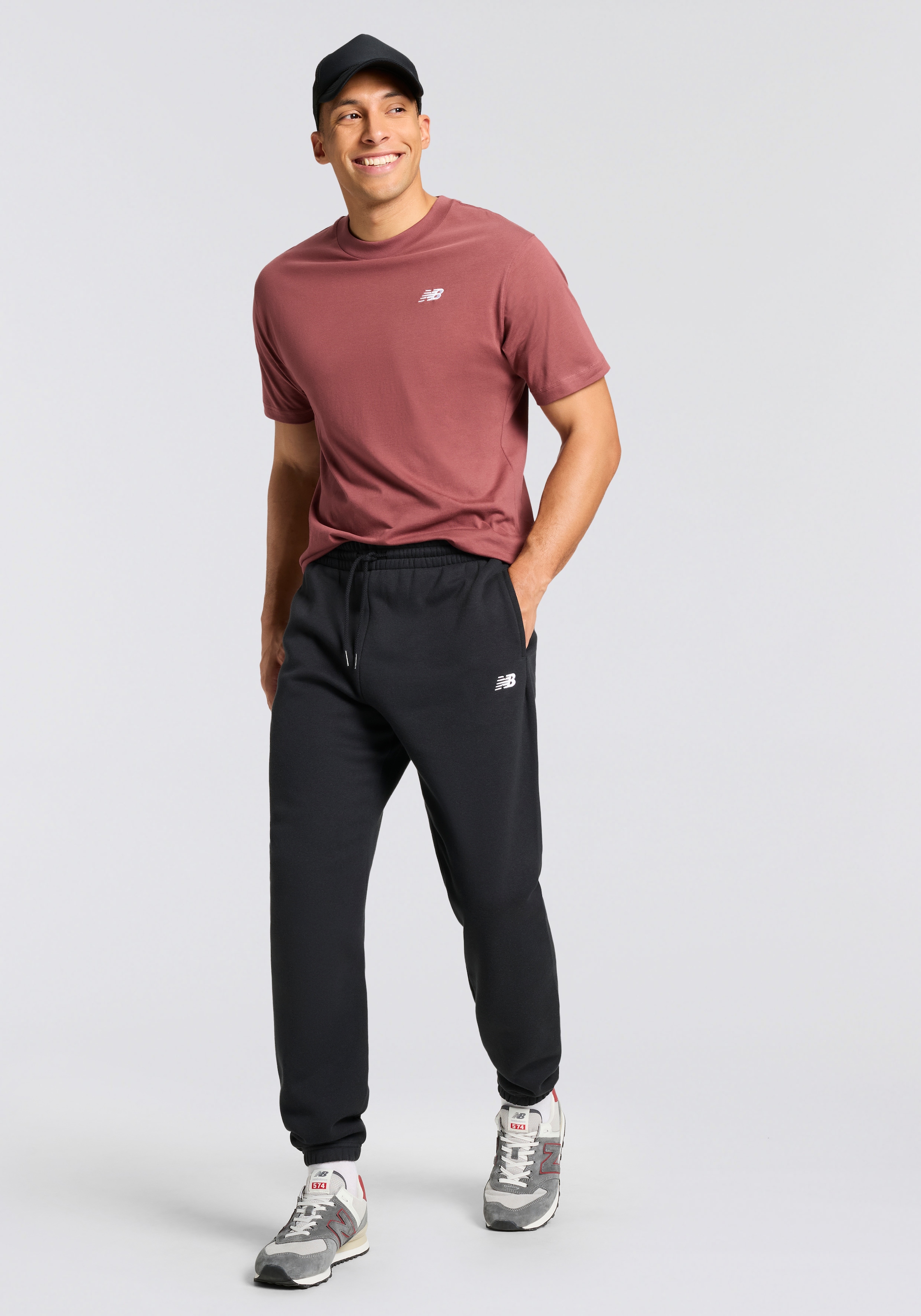 New Balance Jogginghose »SPORT ESSENTIALS FLEECE JOGGER«  mit Eingrifftaschen, lockere Passform