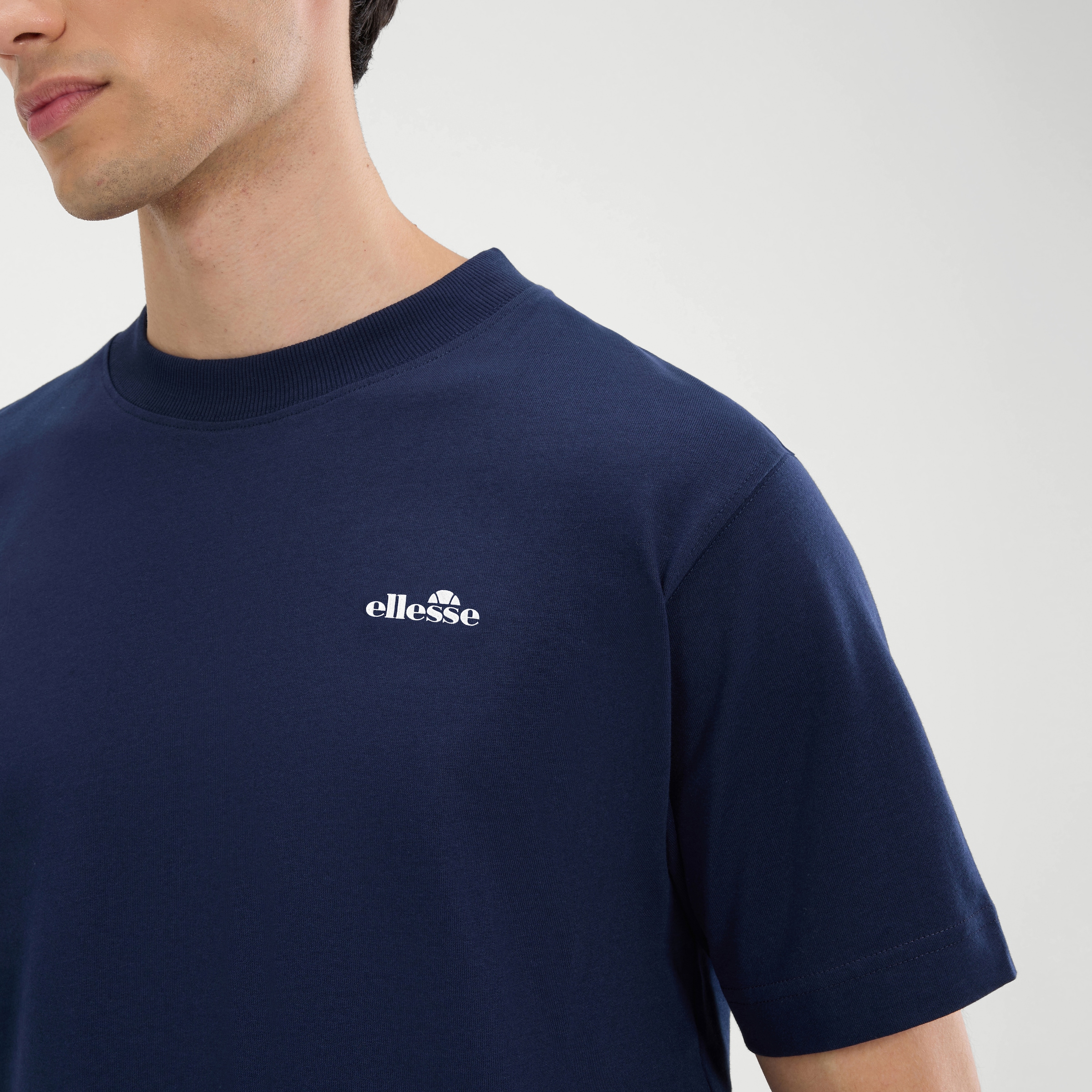 Ellesse T-Shirt »ACCIANO T-SHIRT« Kurzarm, mit Rundhalsausschnitt, ohne Verschluss, aus Baumwolle