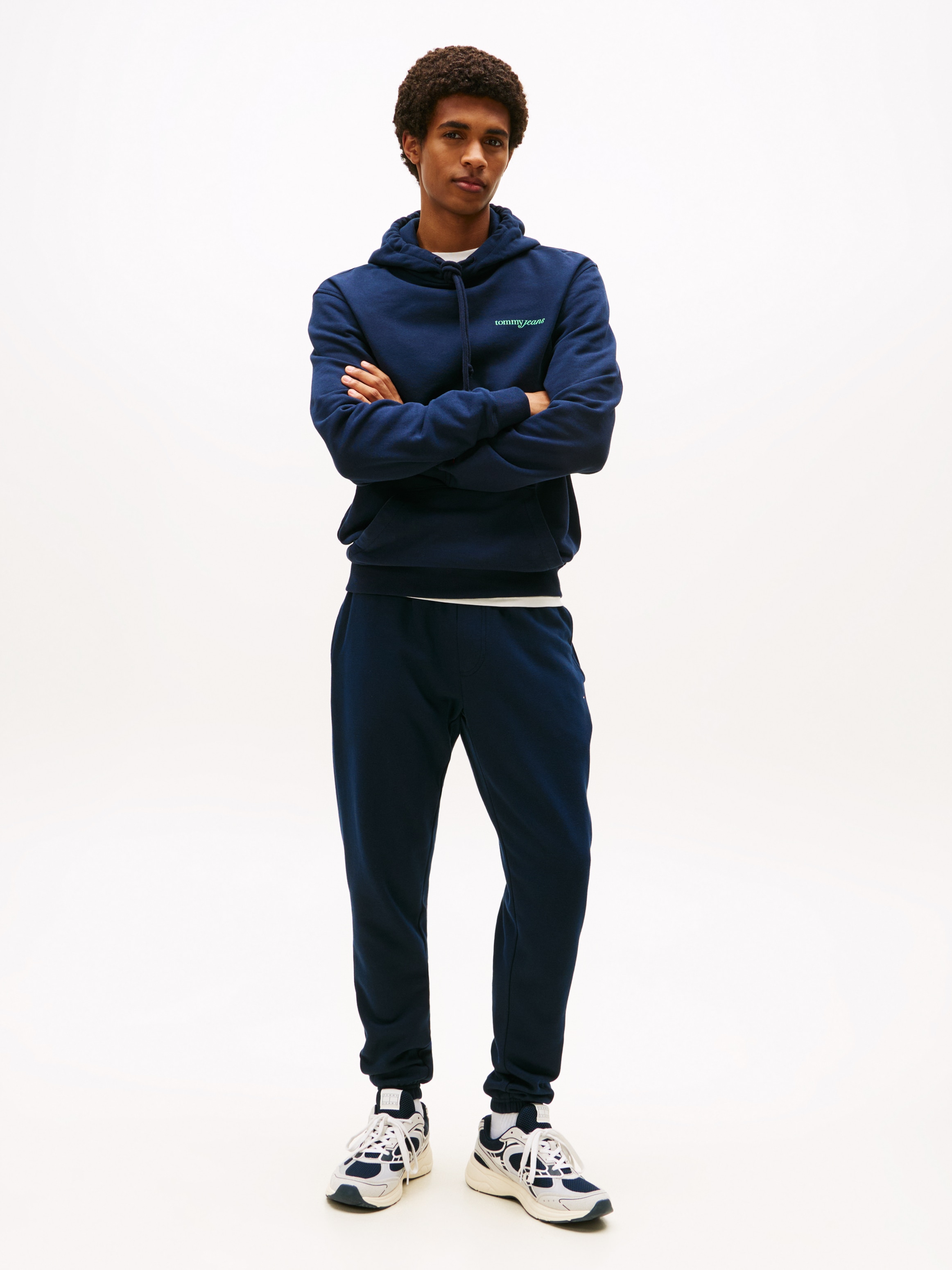 Tommy Jeans Sweathose »TJM SLIM S FLAG SWEATPANT«, Mit Kordelzug