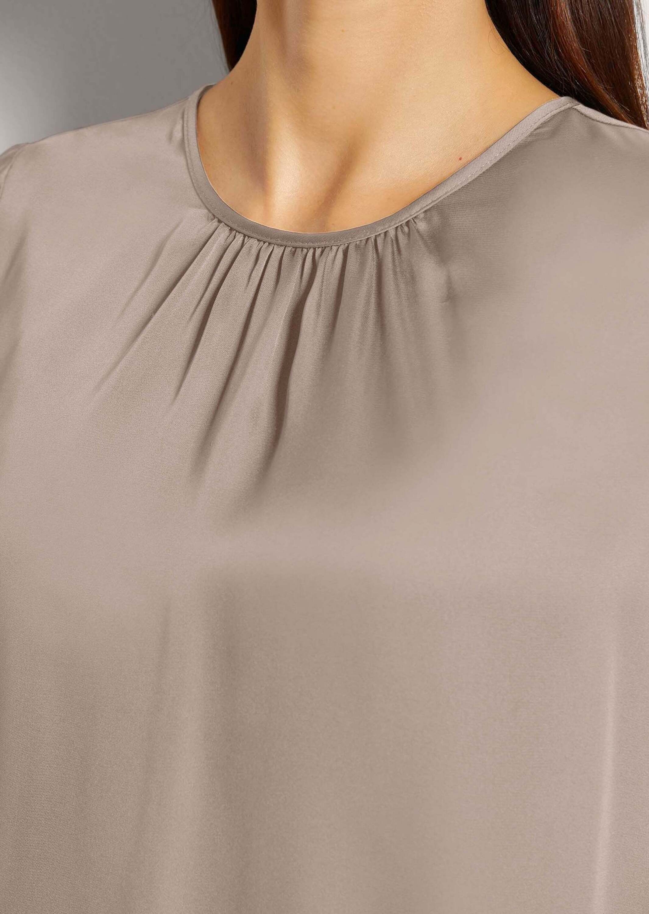 MADELEINE Langarmbluse »Bluse Raffinierte Faltenbluse mit Rundhalsausschnitt« mit Kräuselung am Ausschnitt