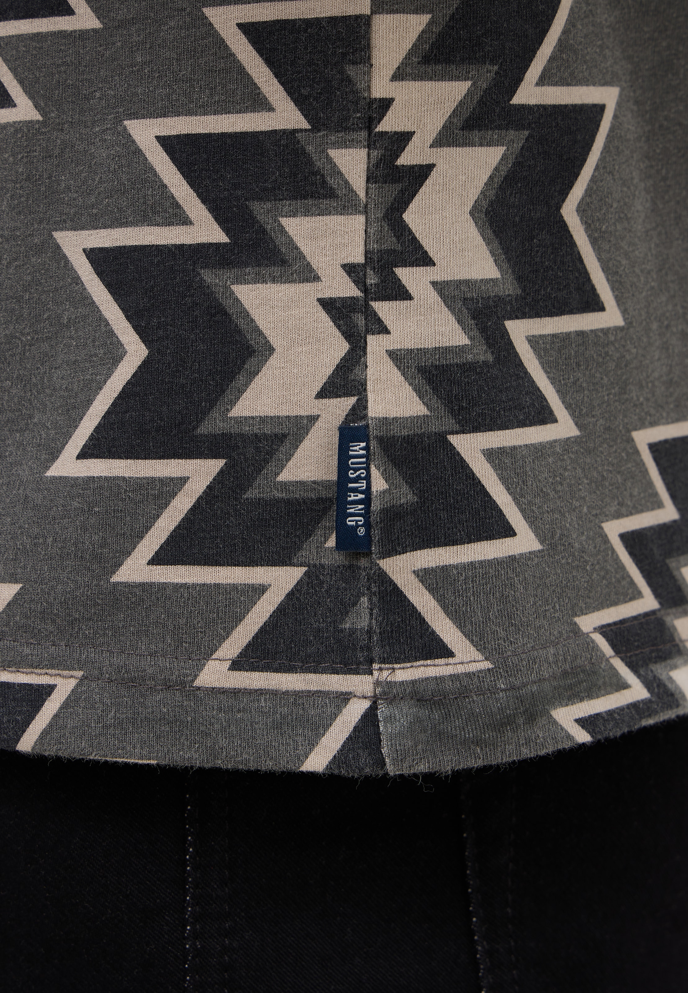 MUSTANG T-Shirt »Style Austin« mit Ethno- Druck